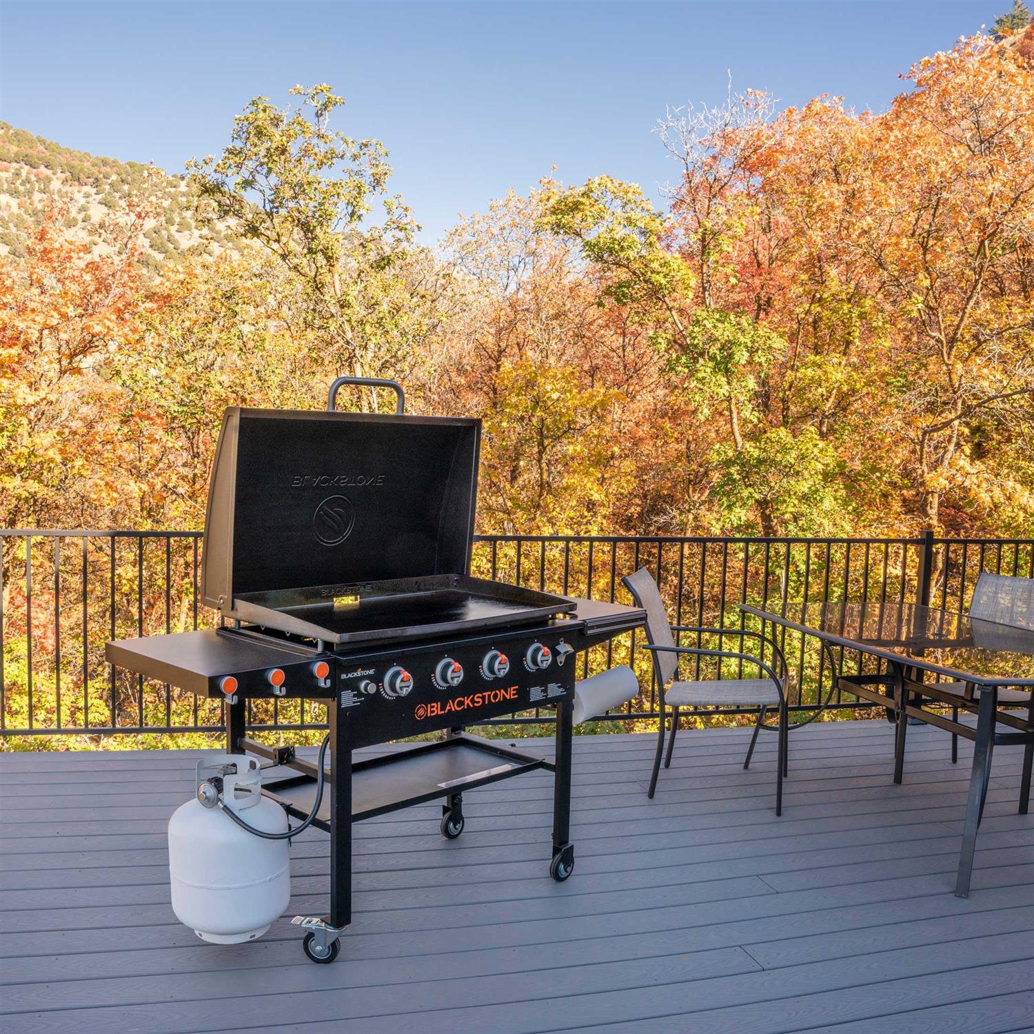 Blackstone Gas Griddle With Hood, 4 Burners - 76861121 - Image 5 Blackstone Gas Griddle With Hood, 4 Burners - 76861121 - Image 5