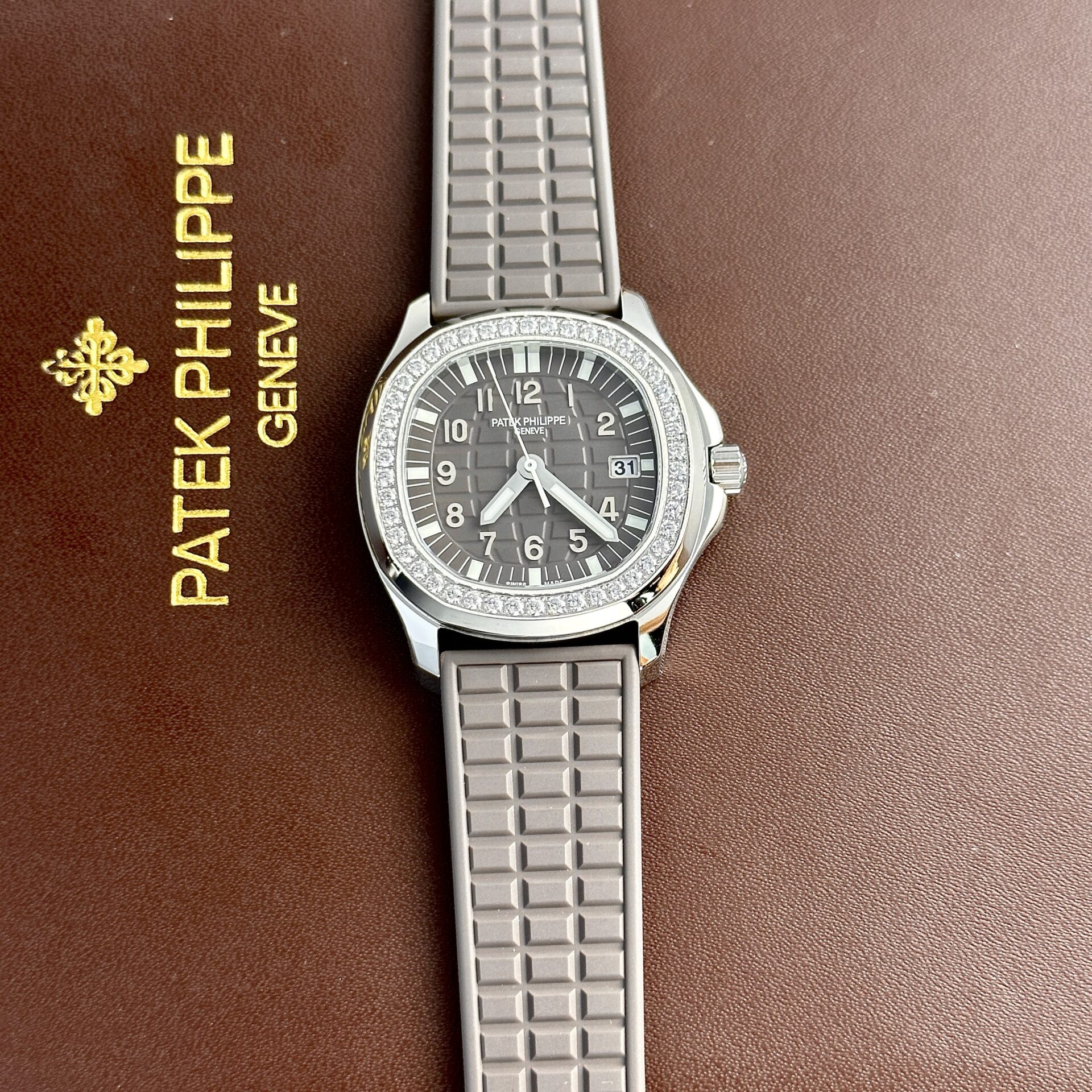 Patek Philippe Aquanaut 5067 Replica 1:1 Watch Gray With Diamonds Bezel PPF 35.6mm - Top club