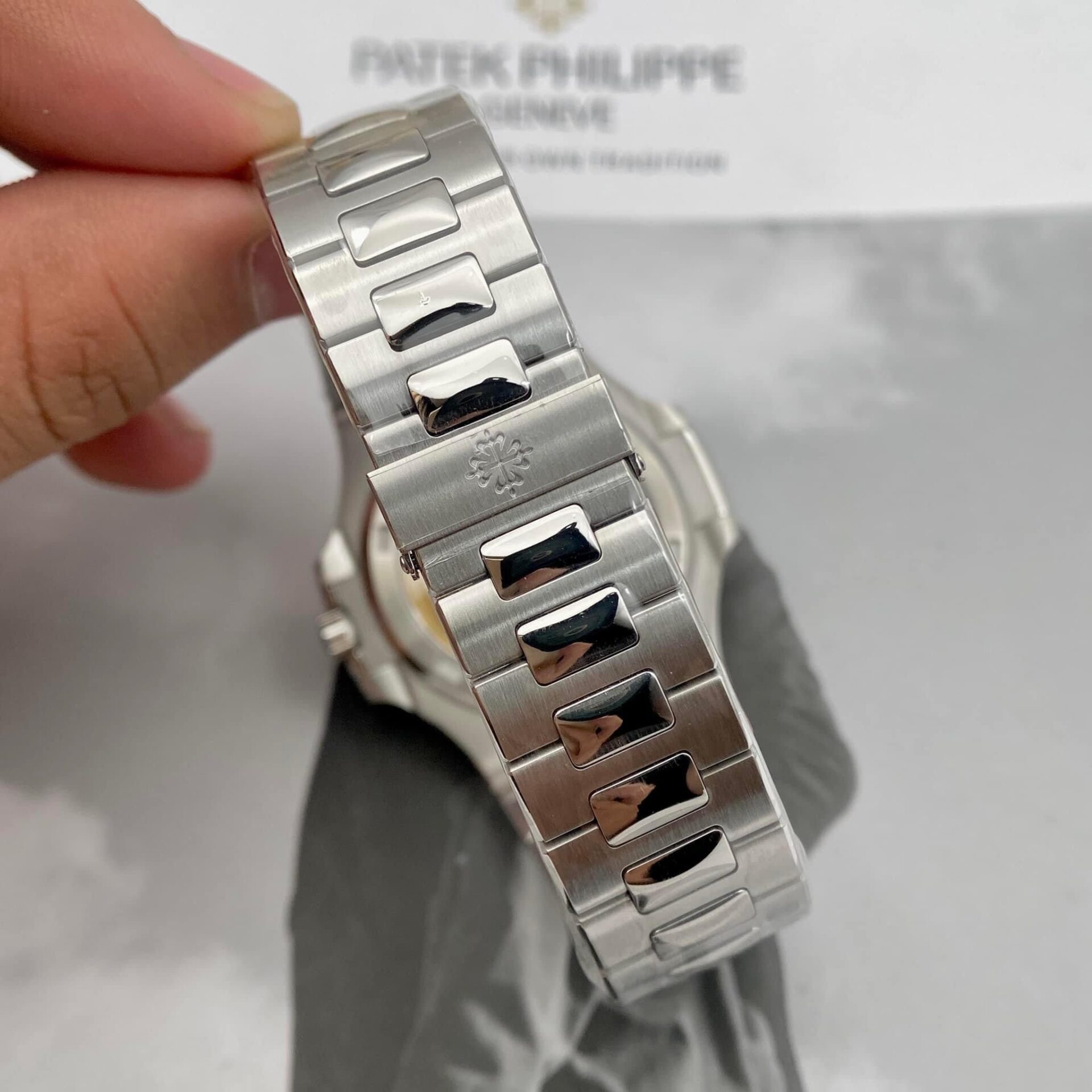 Patek Philippe Nautilus 5711 White Dial Replica Watch 3K Factory 40mm - Top club