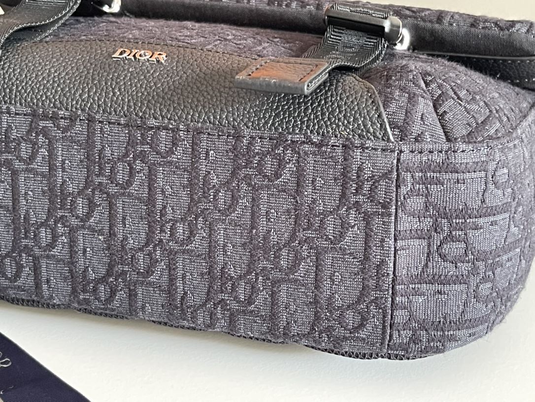 Explorer Messenger Bag Beige/Black For Women‎ 12in/31cm CD 11ESME061YKY_H27E1:1High-quality replica
