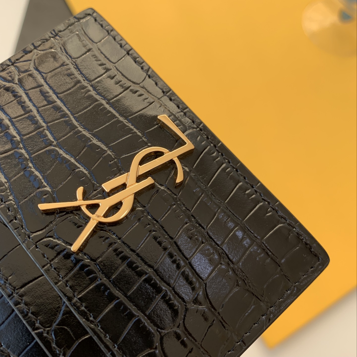 CASSANDRE MATELASSÉ CARD CASE IN GRAIN DE POUDRE EMBOSSED LEATHER1:1High-quality replica