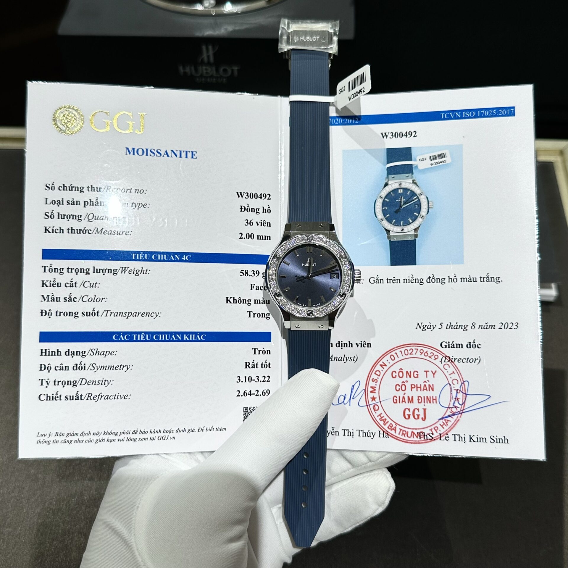 Hublot Classic Fusion Replica Watch Blue With Moissanite Diamond 33mm - Top club