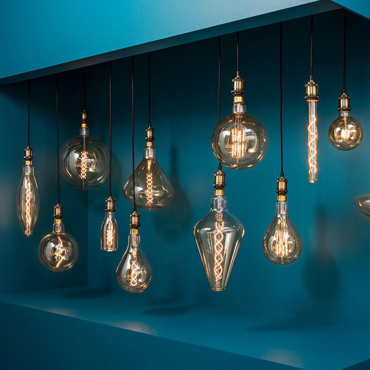 LED bulb "Globe" Amber straight, D.13 cm, E27