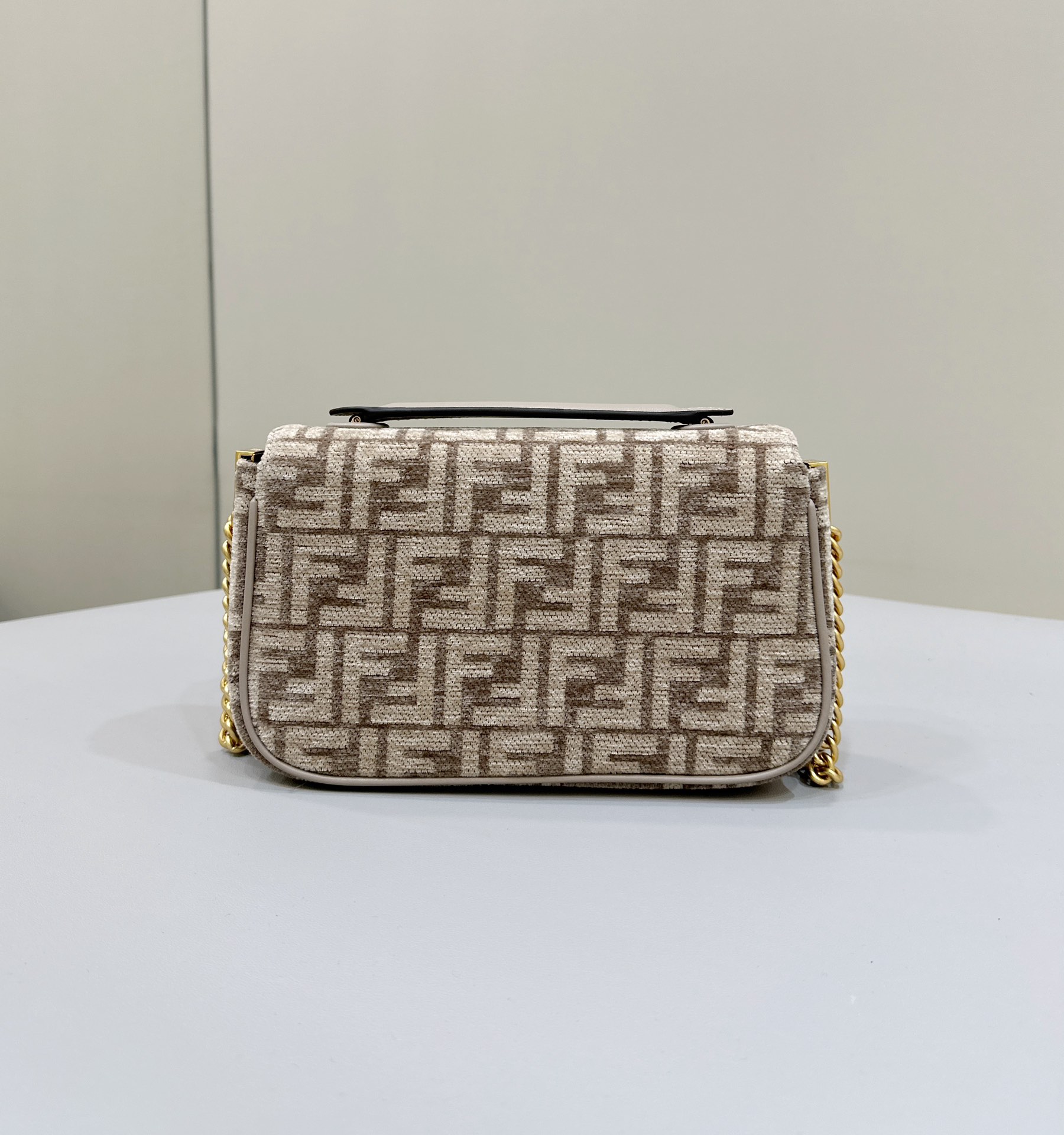 Fendi Chain Shoulder Bag - Replicaclubs
