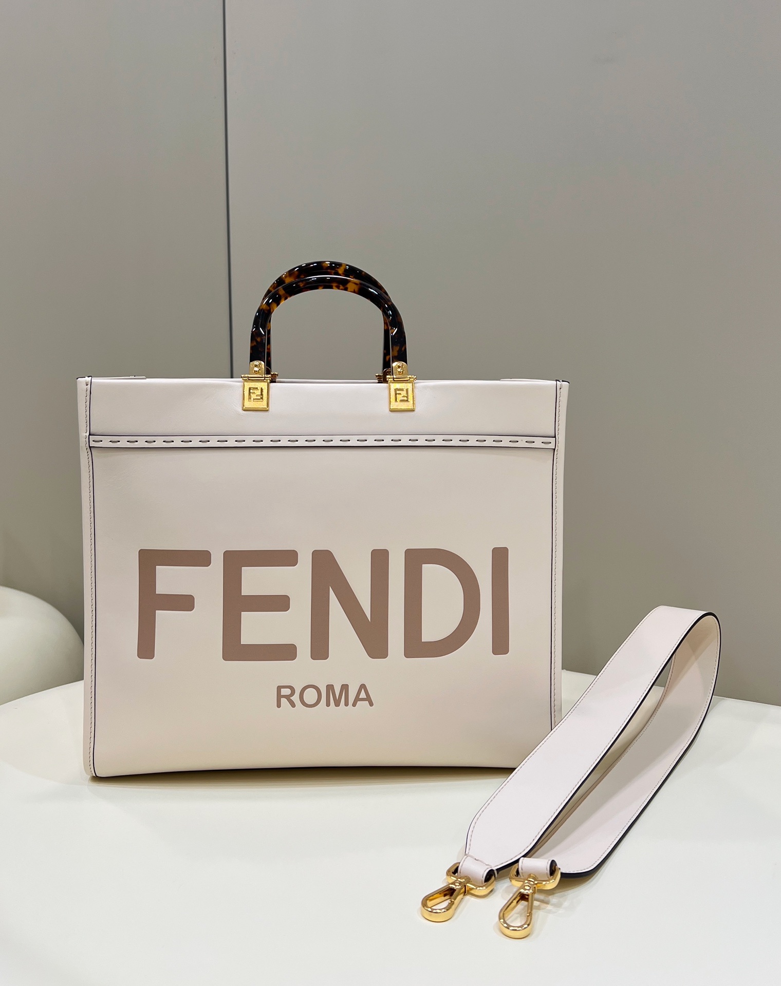 Fendi Sunshine Medium - Replicaclubs