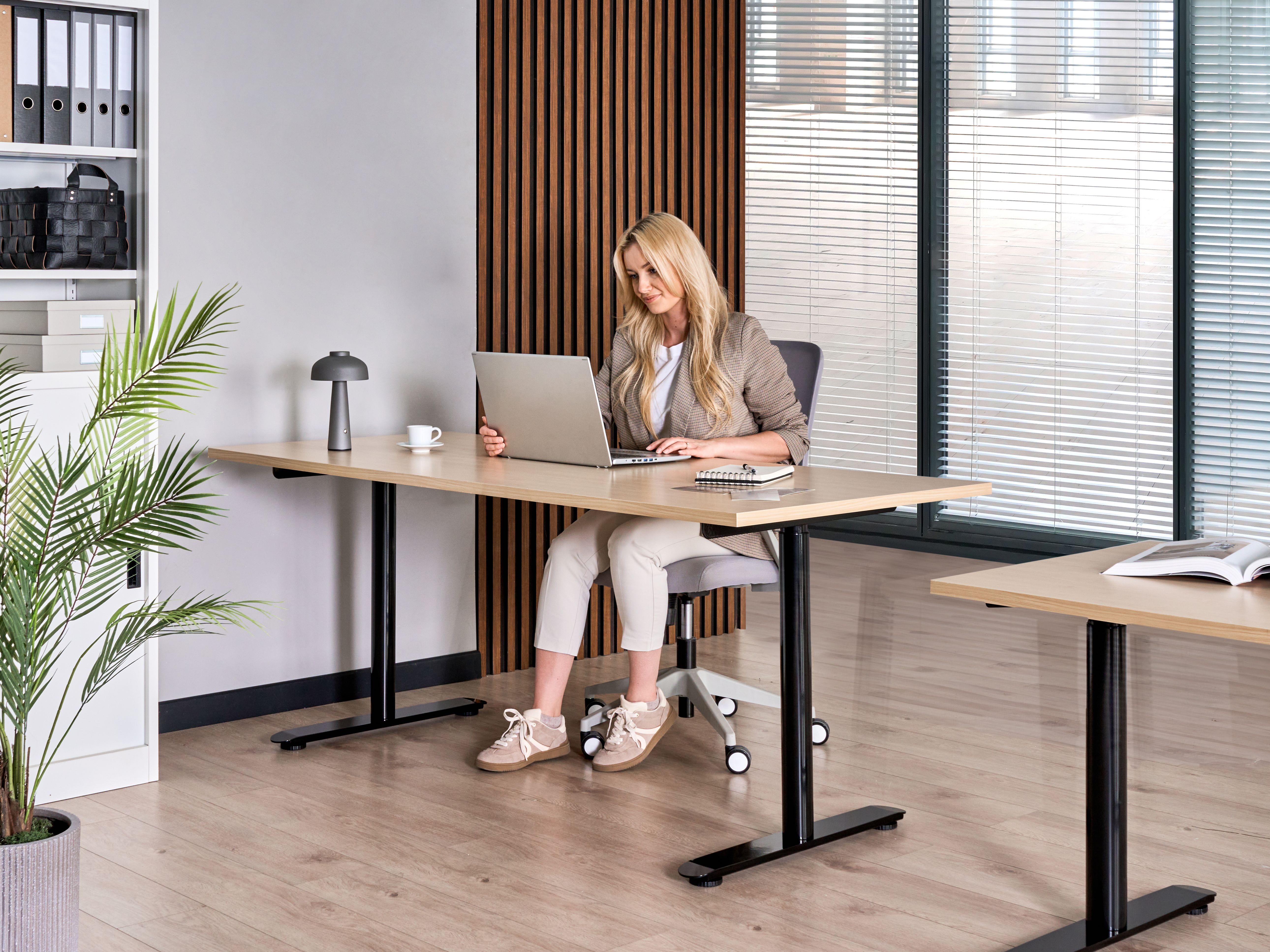 Electric Adjustable Standing Desk DESTINAS Black/ Light Brown 180 cm 72 cm