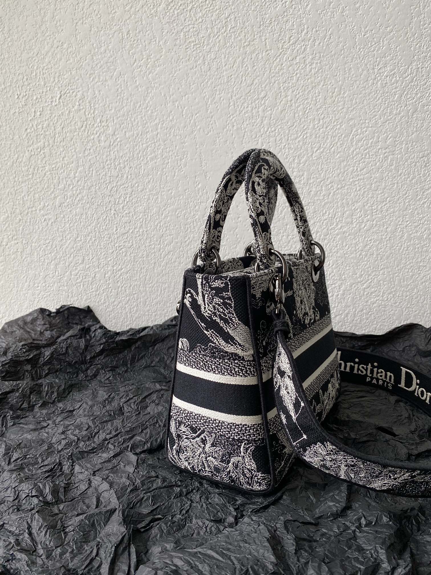 Medium Lady D-Lite Bag Black For Women 9.5in/ 24cm M0565BRHZ_M9111:1High-quality replica