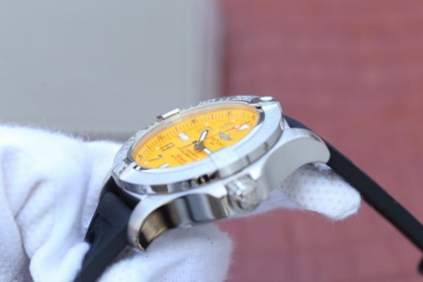 Replica Breitling Avenger II Seawolf SS GF Yellow Dial Black Rubber Strap A2824 - Top club