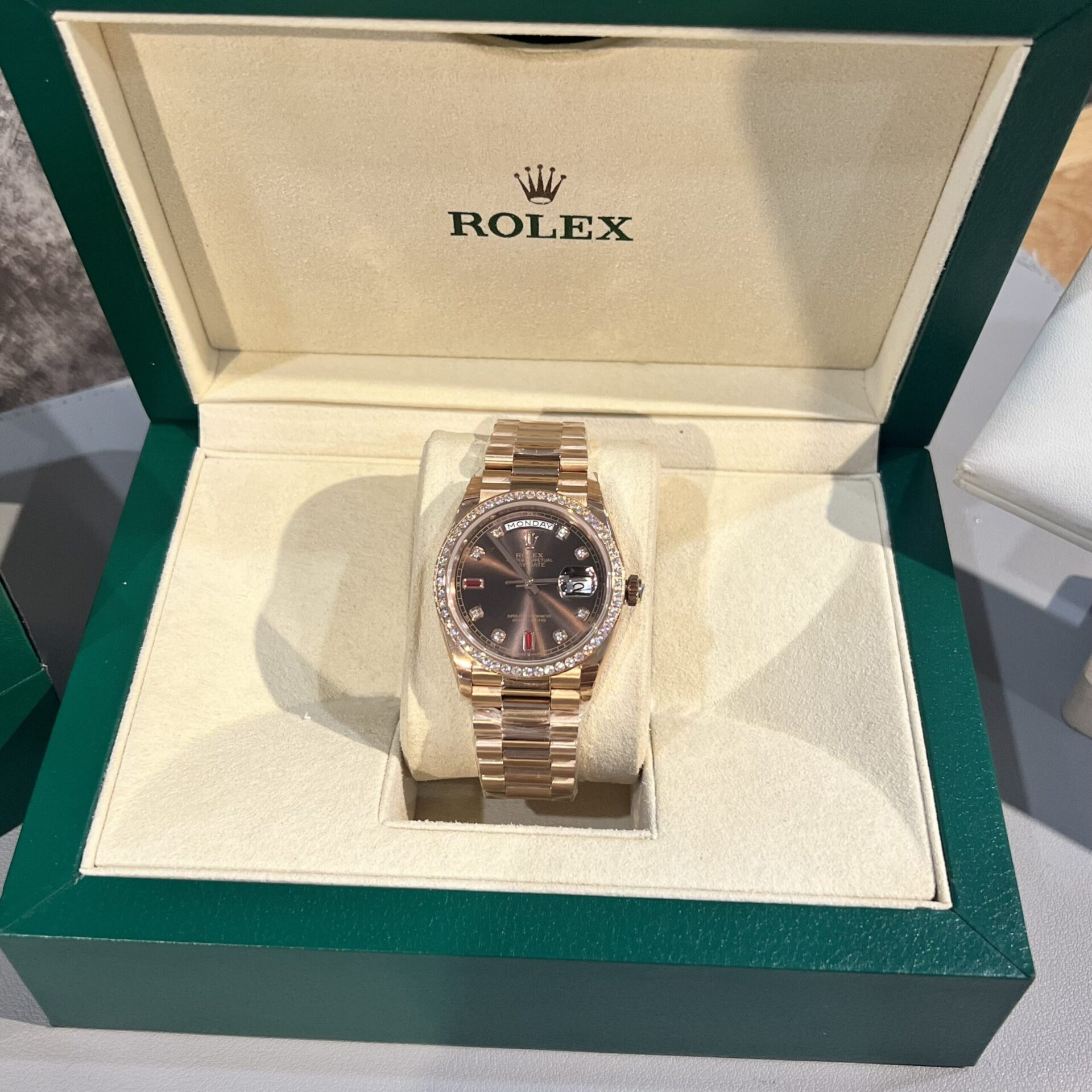 Rolex Replica Watch Day-Date Chocolate Dial With Stone Bezel EW Factory 36/40mm - Elite Watch Atelier