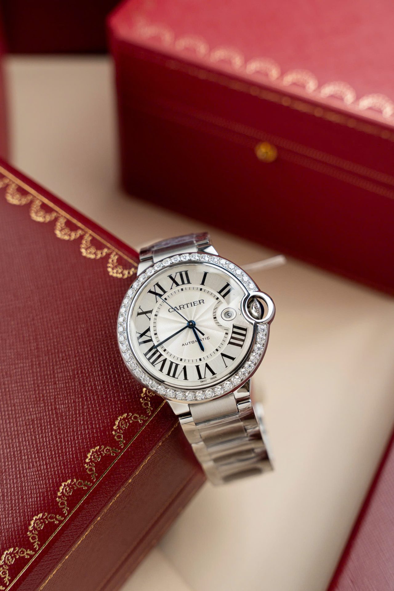 Cartier Ballon Bleu WE9009Z3 White Dial Replica Watch Bezel Diamond Moissanite AF Factory 42mm - Top club