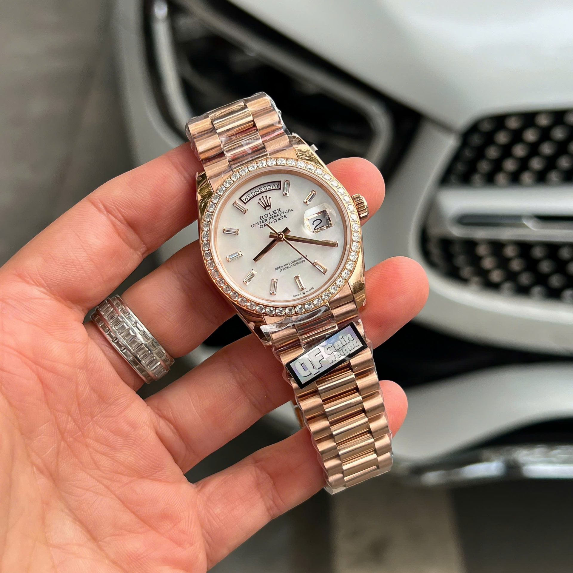 Rolex Day-Date Dial MOP Replica Watch Weight 158 ​​Grams Bezel Moissanite Diamonds QF Factory 36mm - Elite Watch Atelier