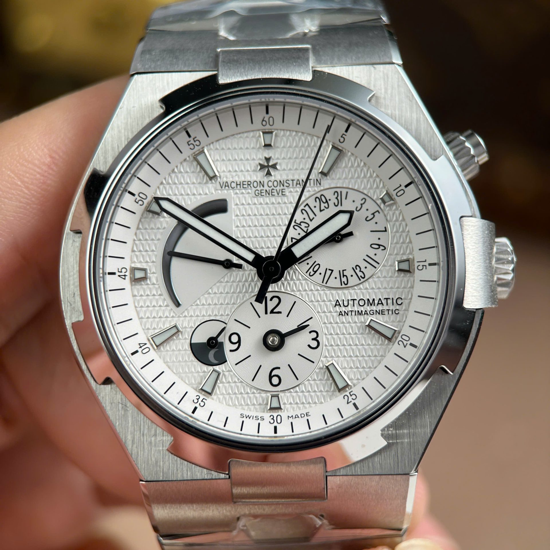 Vacheron Constantin Luxury Imitation Watches Overseas Dual Time 47450 White Dial Metal Wire 9F Factory 42mm - Top club