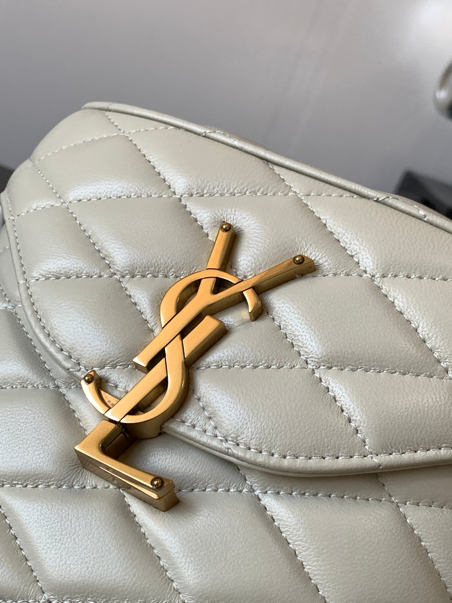 JUNE BOX BAG IN QUILTED PATENT LEATHER1:1High-quality replica