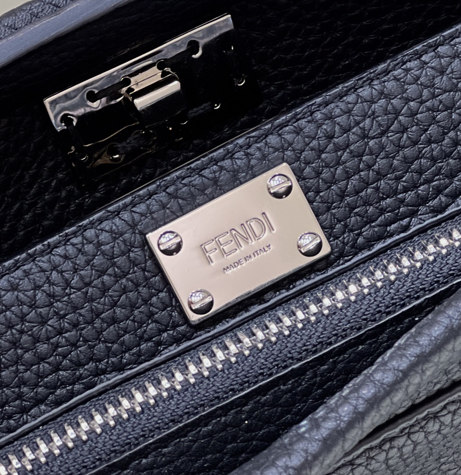 Fendi O'Lock Zipper - Replicaclubs