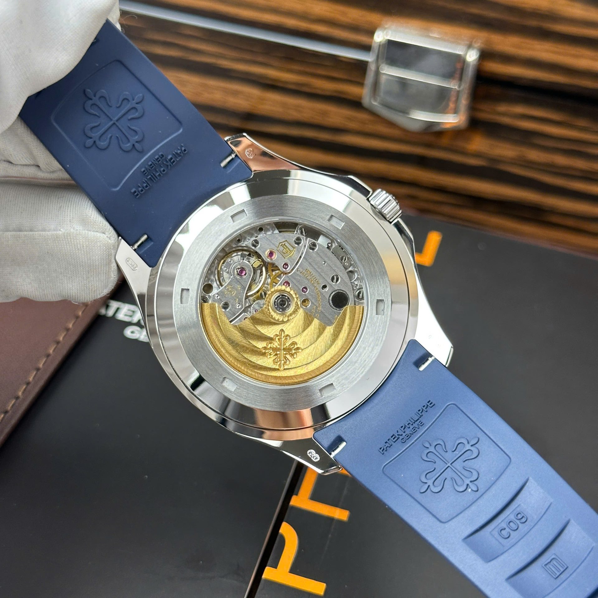 Patek Philippe Aquanaut 5168G Blue Dial Best Replica Watch Custom Like Auth 42.2mm - Top club