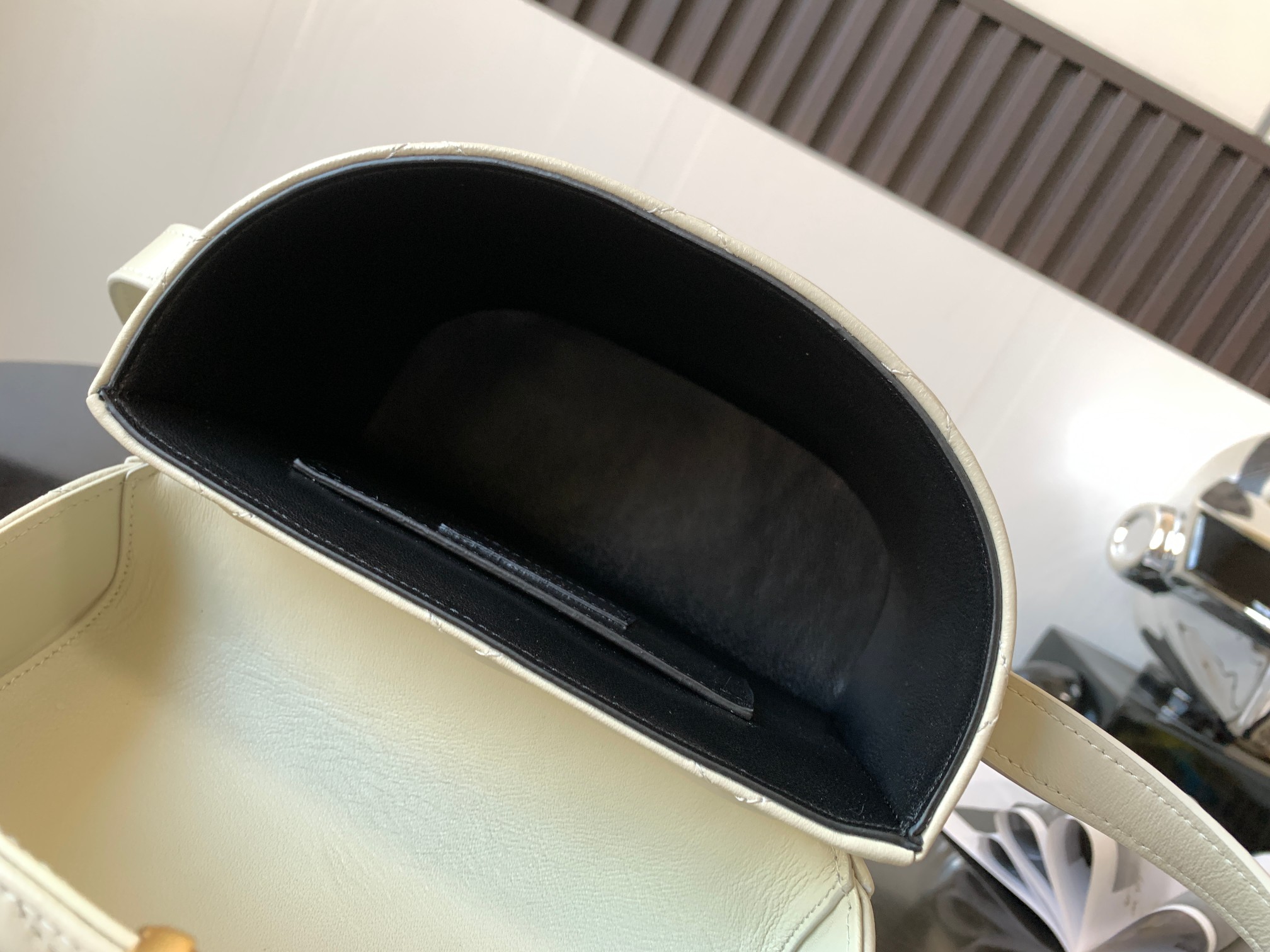 JUNE BOX BAG IN QUILTED PATENT LEATHER1:1High-quality replica