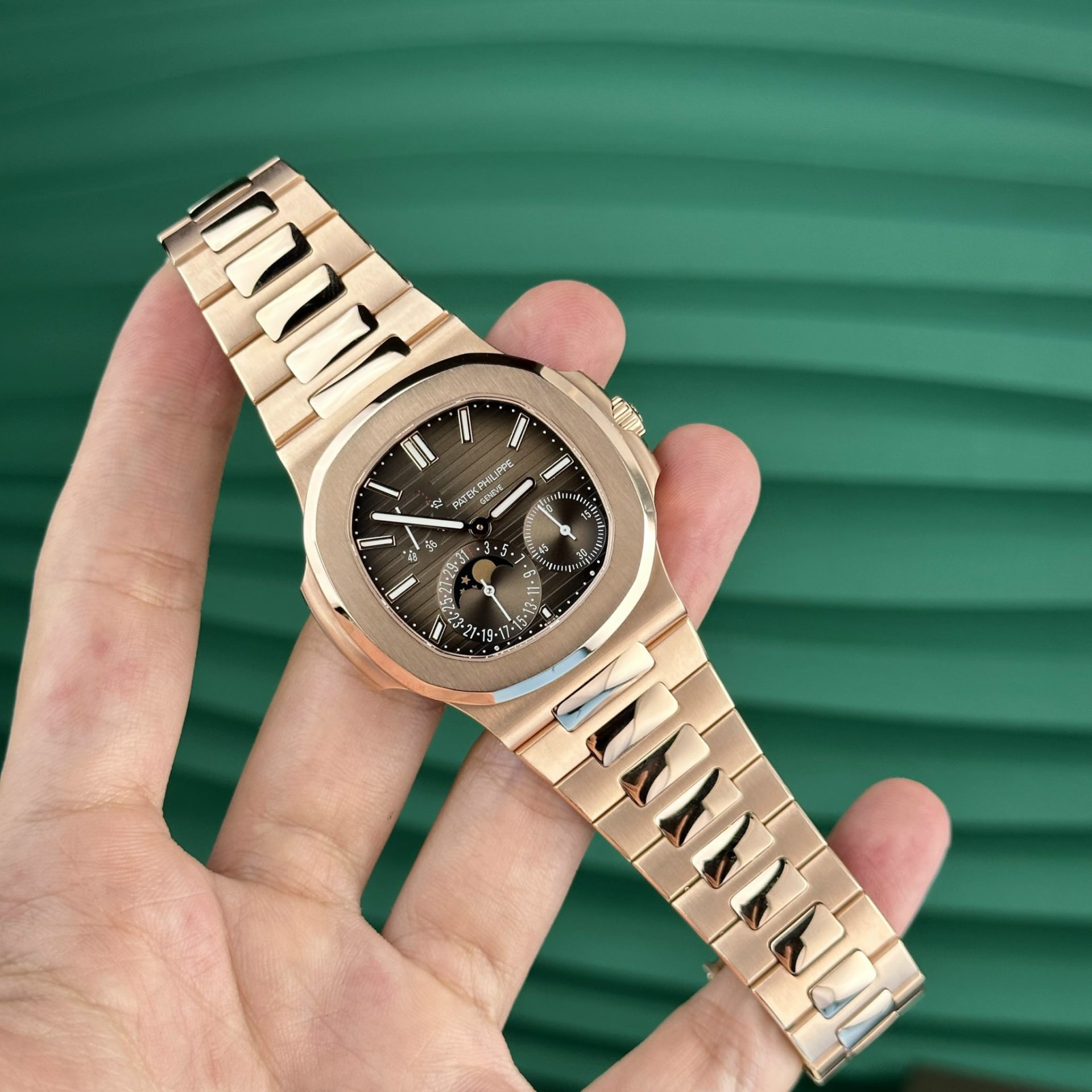 Patek Philippe Nautilus 5712R Custom Gold Wrapped Refined Movement 40mm - Top club