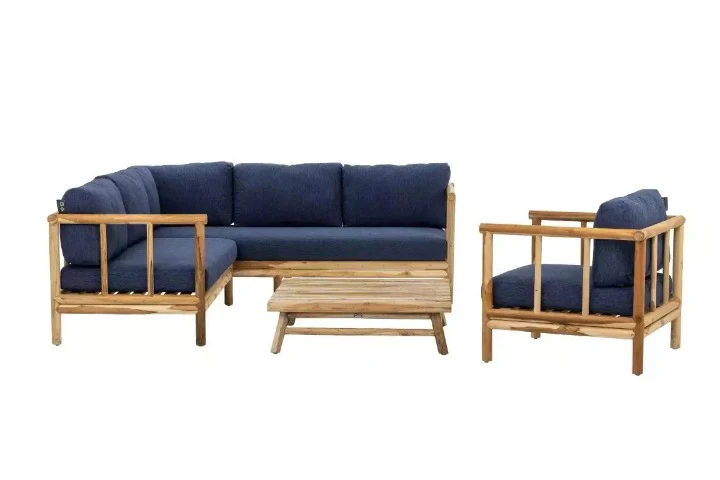 loungew_cleanupynteybetvy6.jpg__PID:6bb6f383-c3b3-429b-984d-ac339b6aee34