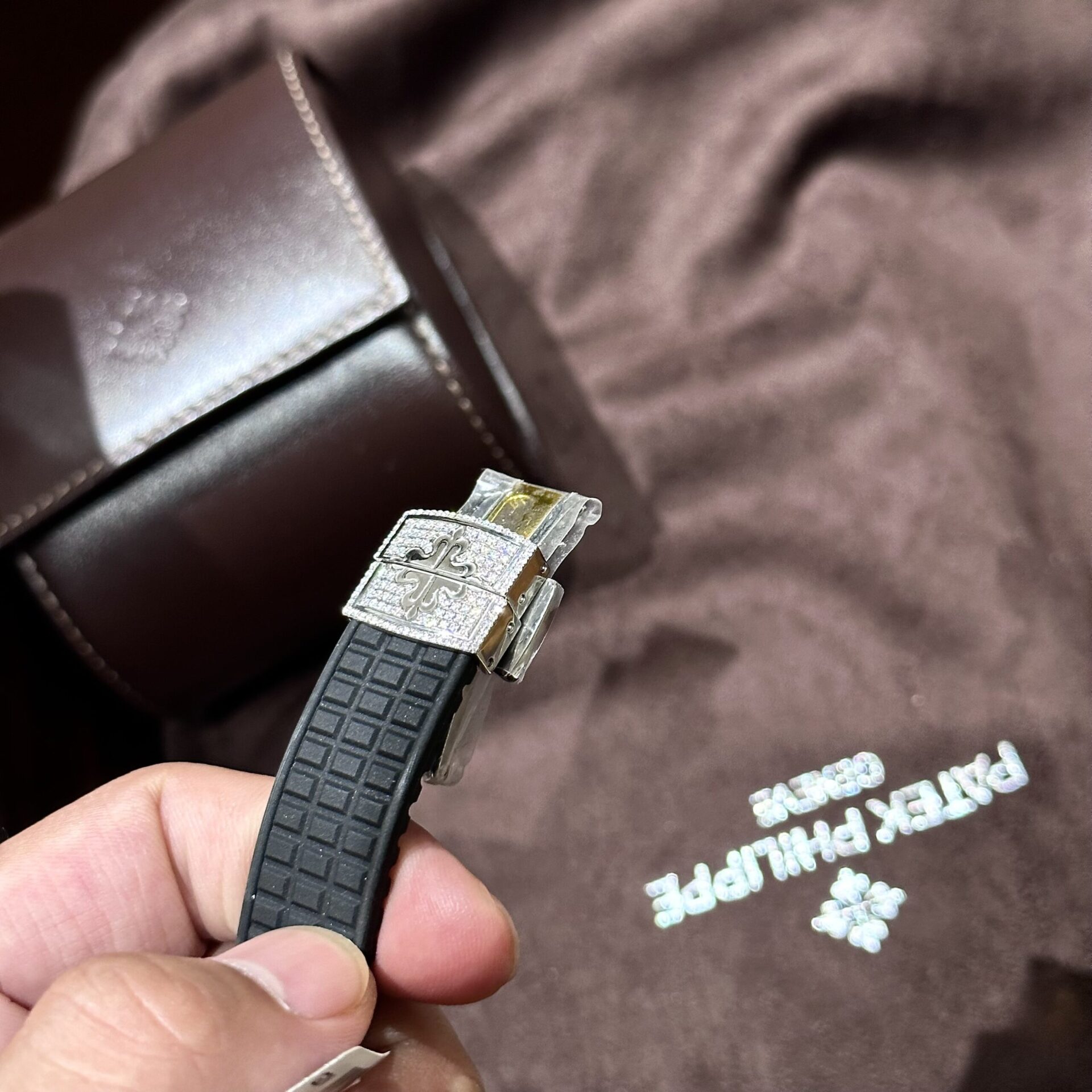 Patek Philippe Replica 1:1 Watch Aquanaut 5069G With Moissanite Diamonds Bezel 35.6mm - Top club