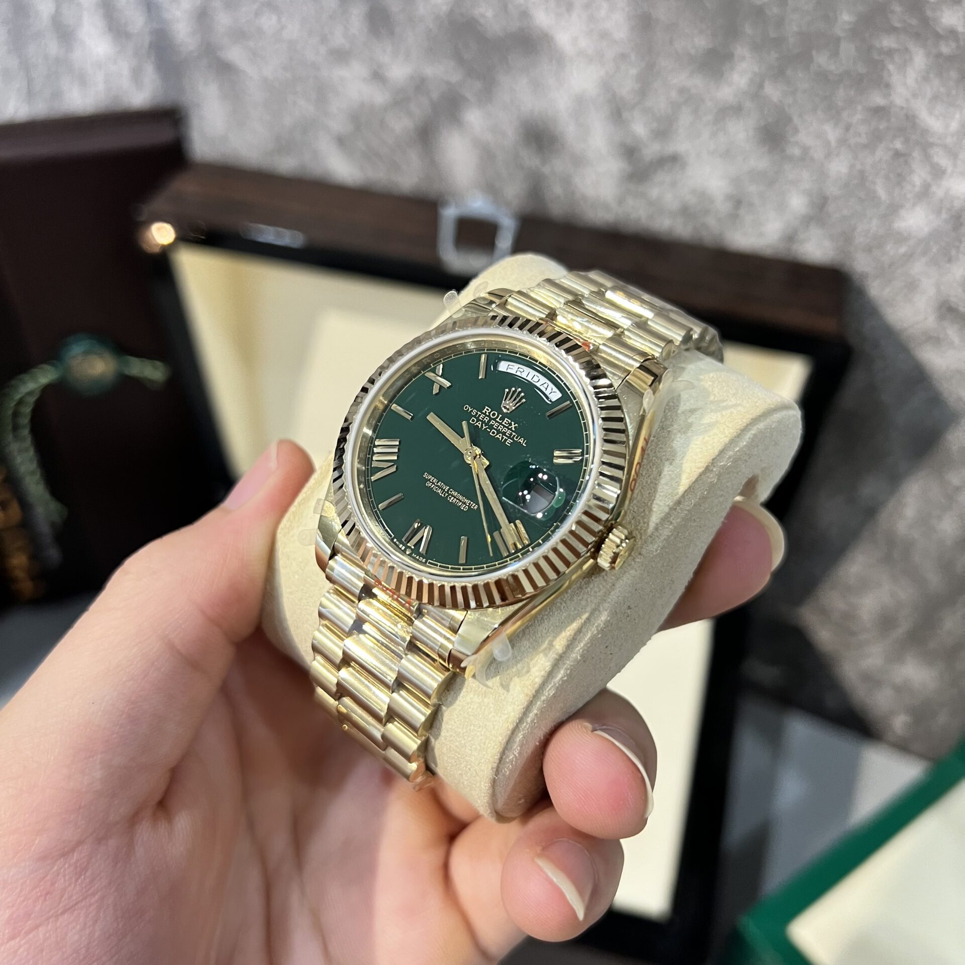Rolex Day-Date 228238 Replica Watch Green Dial Refined 166gr GM V2 40mm - Elite Watch Atelier