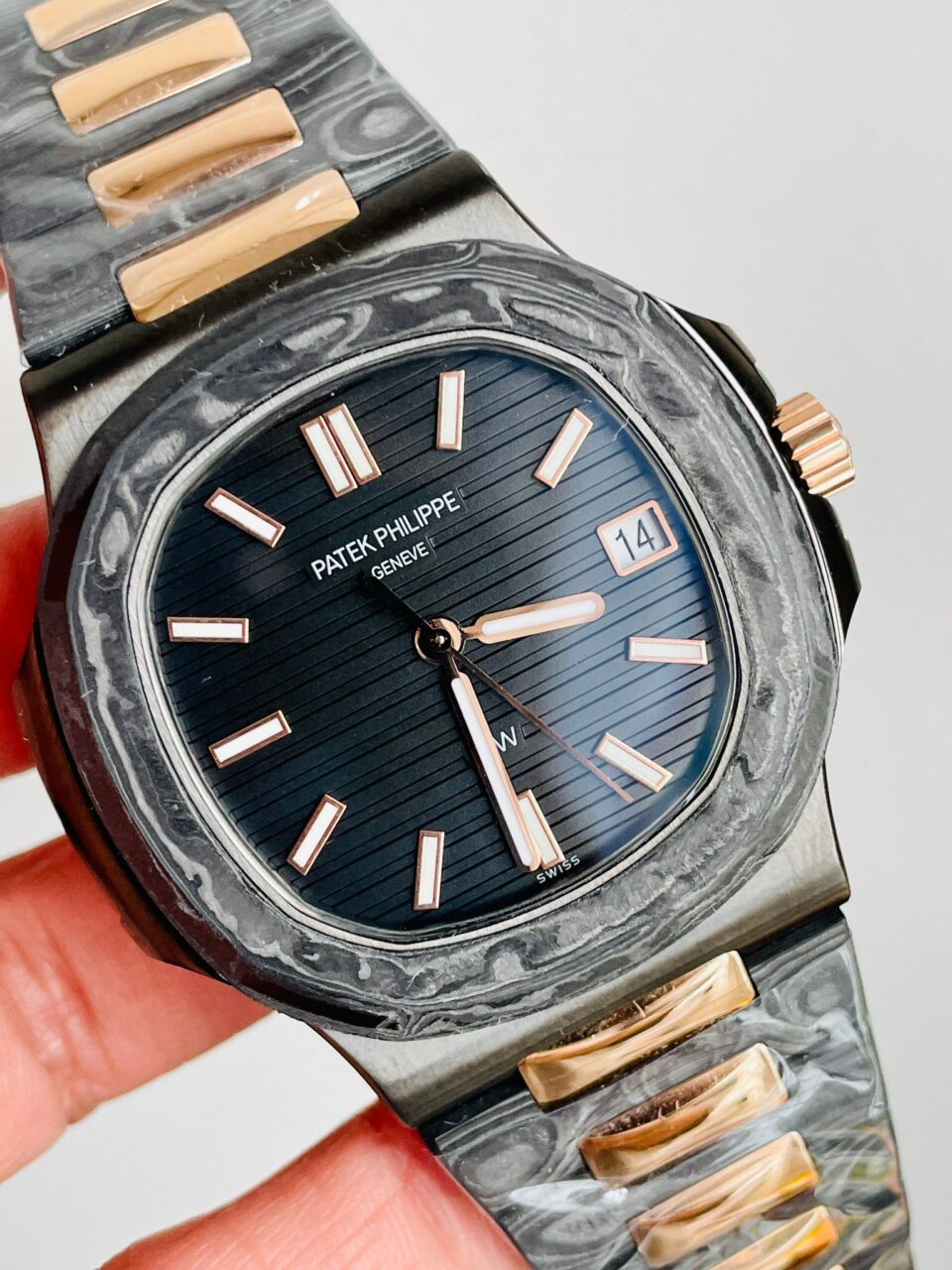 Replica PATEK PHILIPPE Nautilus 5711 DIW Carbon DIWF 1:1 Best Edition Black Textured Dial on Carbon/RG Bracelet 324CS - Top club