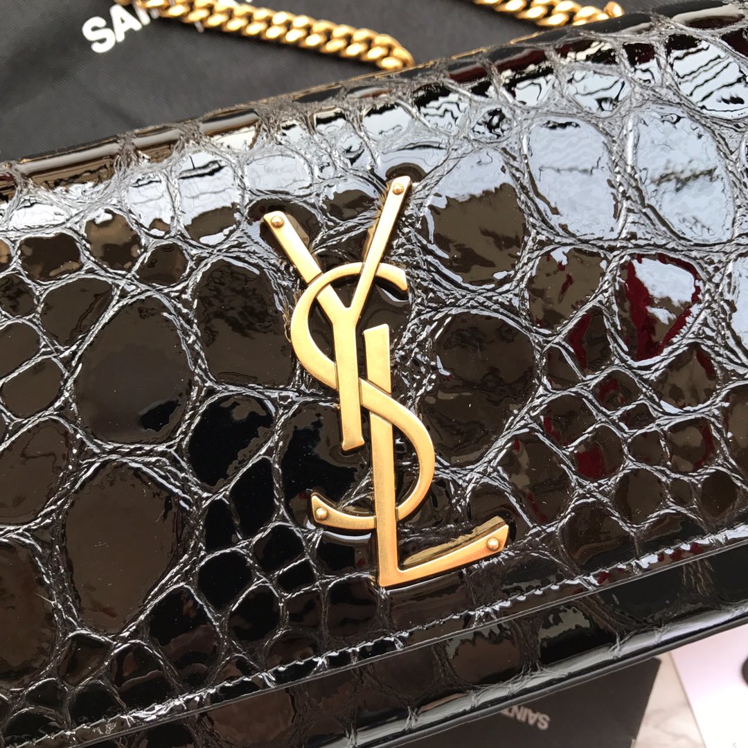 MONOGRAM CHAIN WALLET IN CROCODILE EMBOSSED SHINY LEATHER1:1High-quality replica
