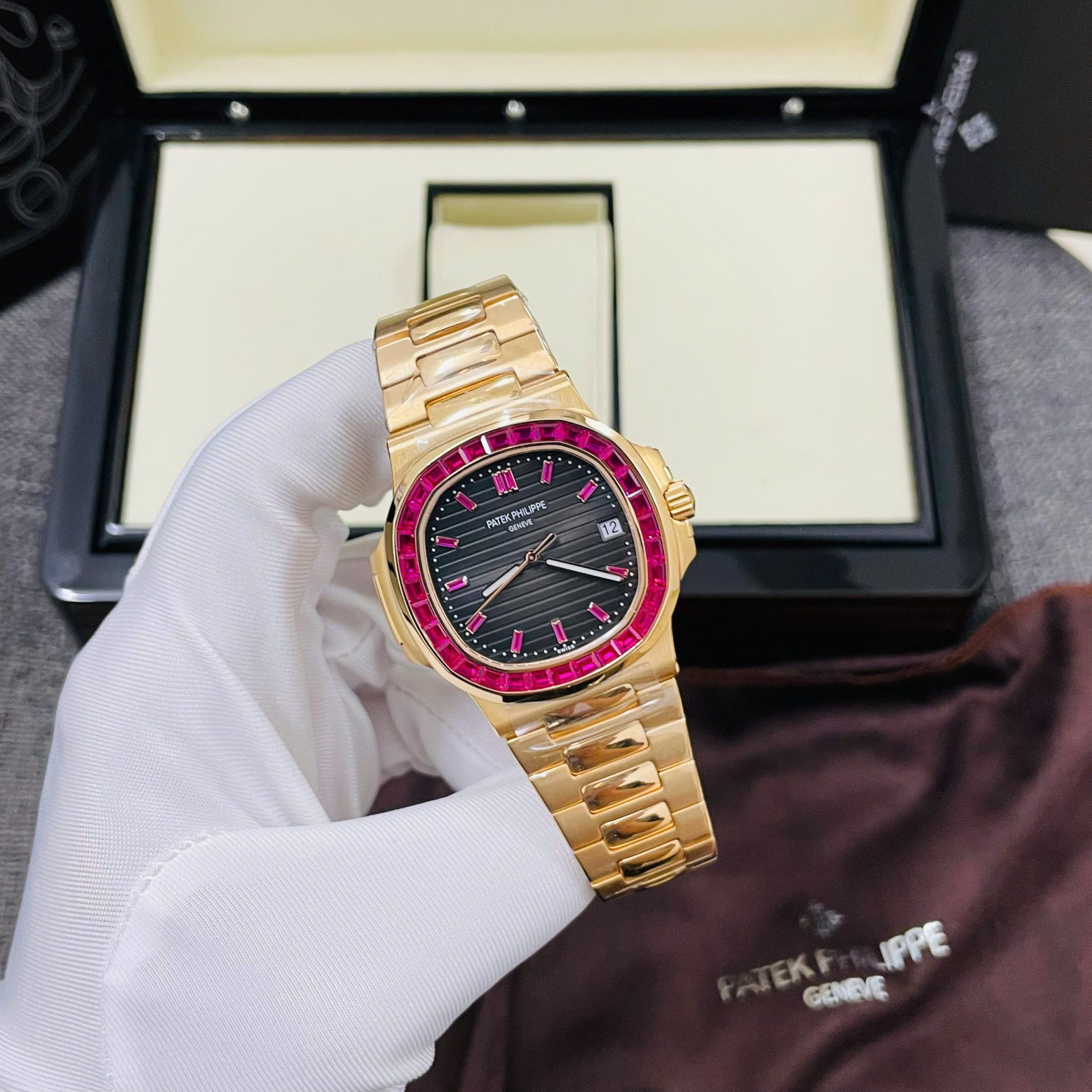 Patek Philippe Nautilus 5723 Copies Watch 18K Gold Wrapped + Synthetic Ruby 40mm - Top club