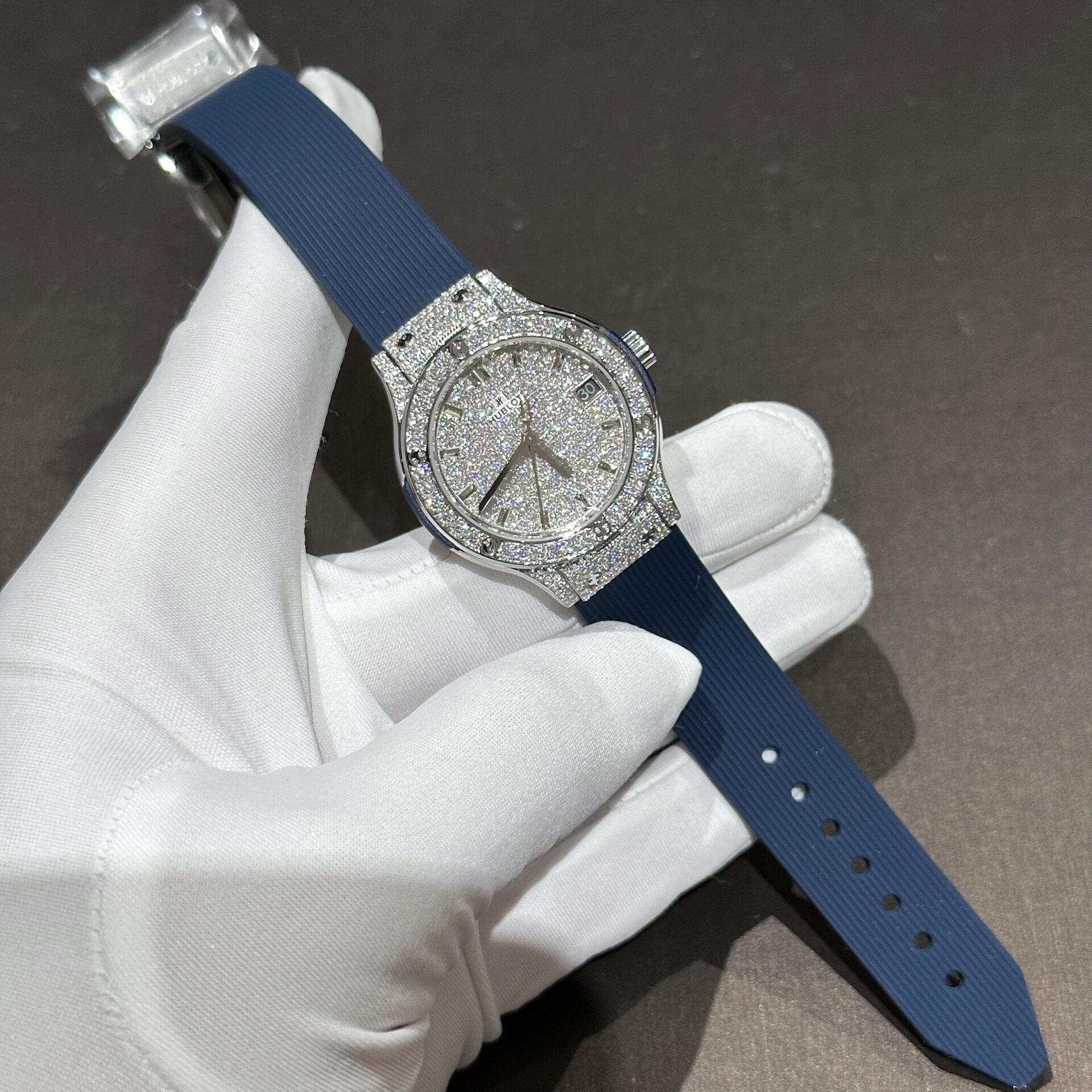 Hublot Classic Fusion Replica Watch Blue Rubber Strap Moissanite Diamond 33mm - Elite Watch Atelier