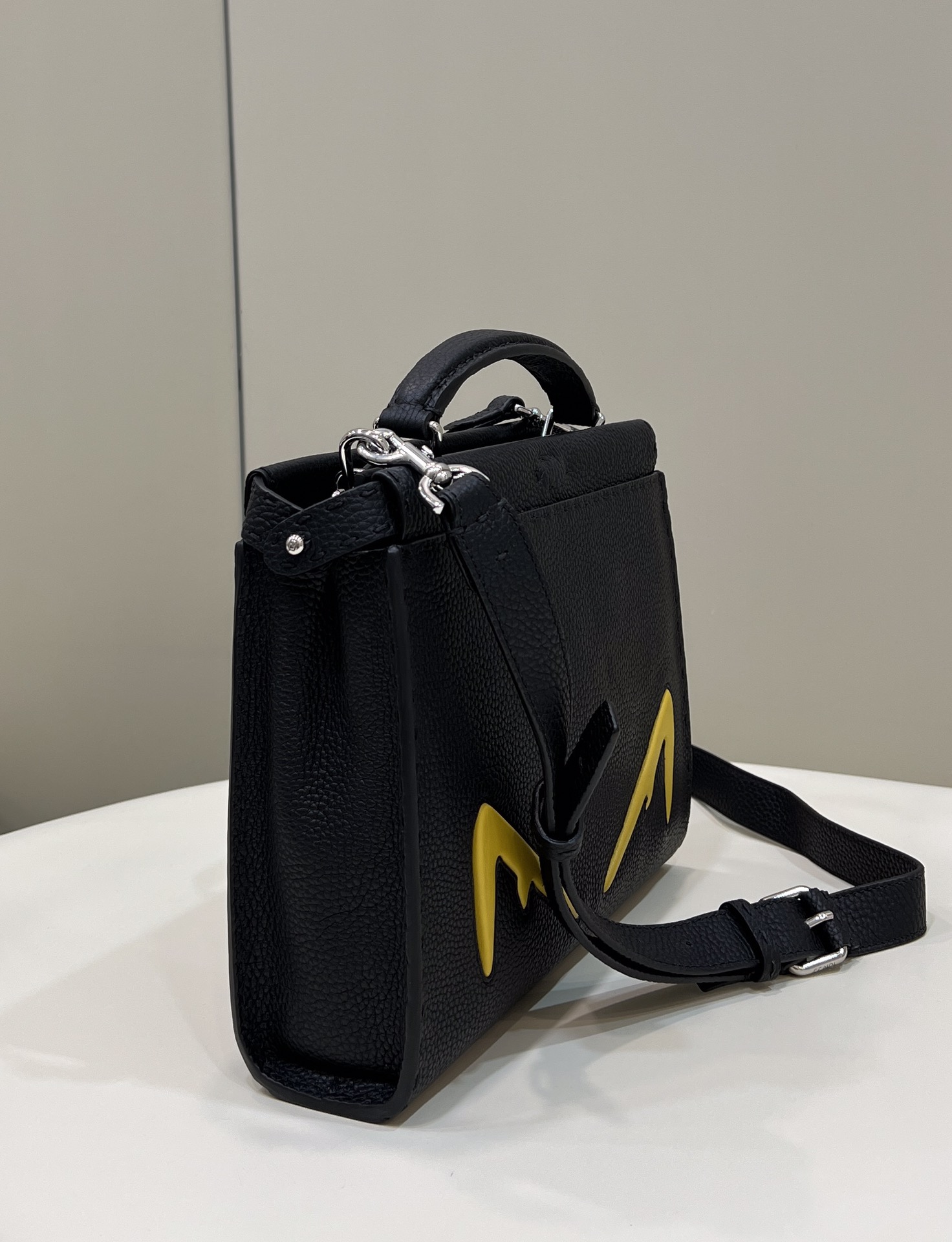 Fendi O'Lock Zipper - Replicaclubs