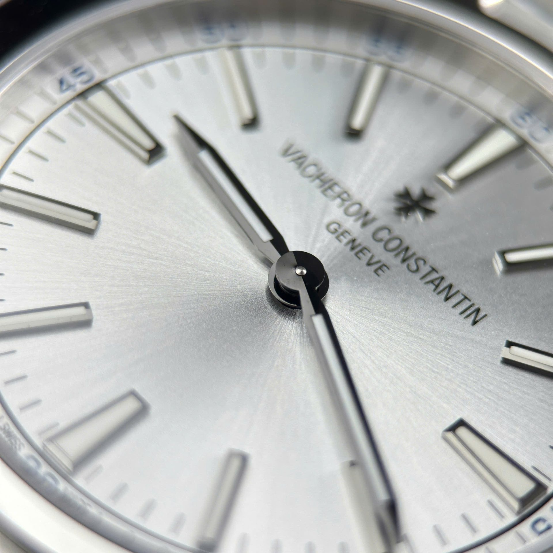 Vacheron Constantin Overseas Ultra-Thin 2000V Knock Off Watches White Dial Metal Wire 8F Factory 40mm - Top club
