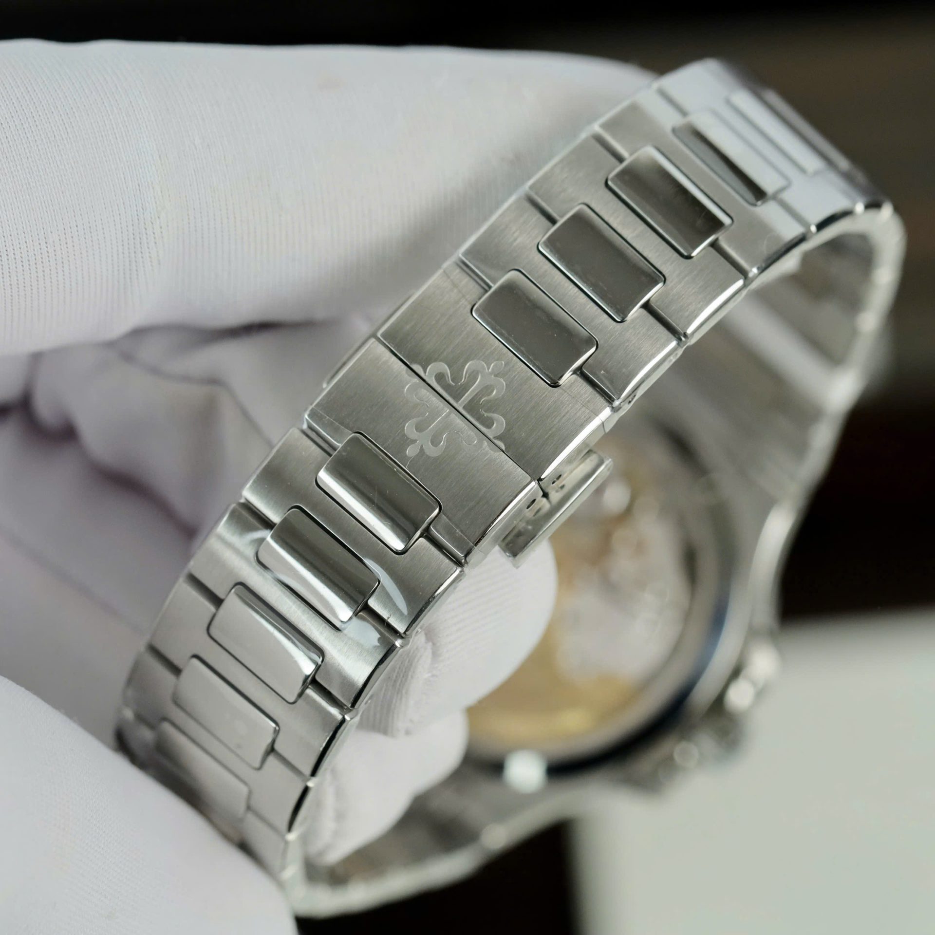Patek Philippe Nautilus 7118 Copies Watch Gray Dial Custom Diamonds Moissante 3K Factory 35.2mm - Top club