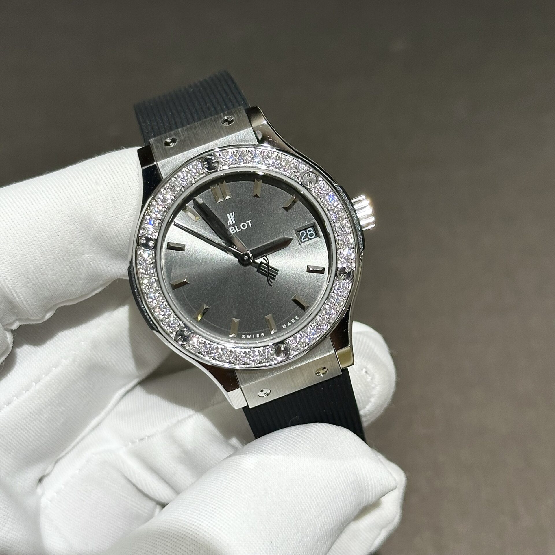 Hublot Replica Watch With Moissanite Diamonds Rubber Strap 33mm - Top club