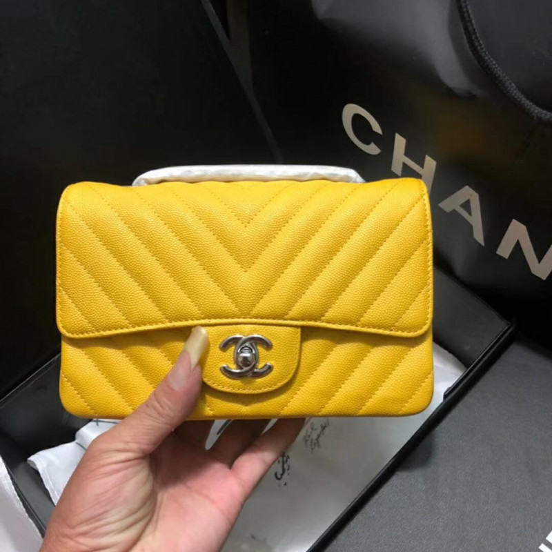 Replica Chanel Chevron Caviar Leathe 20Cm Classic Flap Bag 11161:1High-quality replica