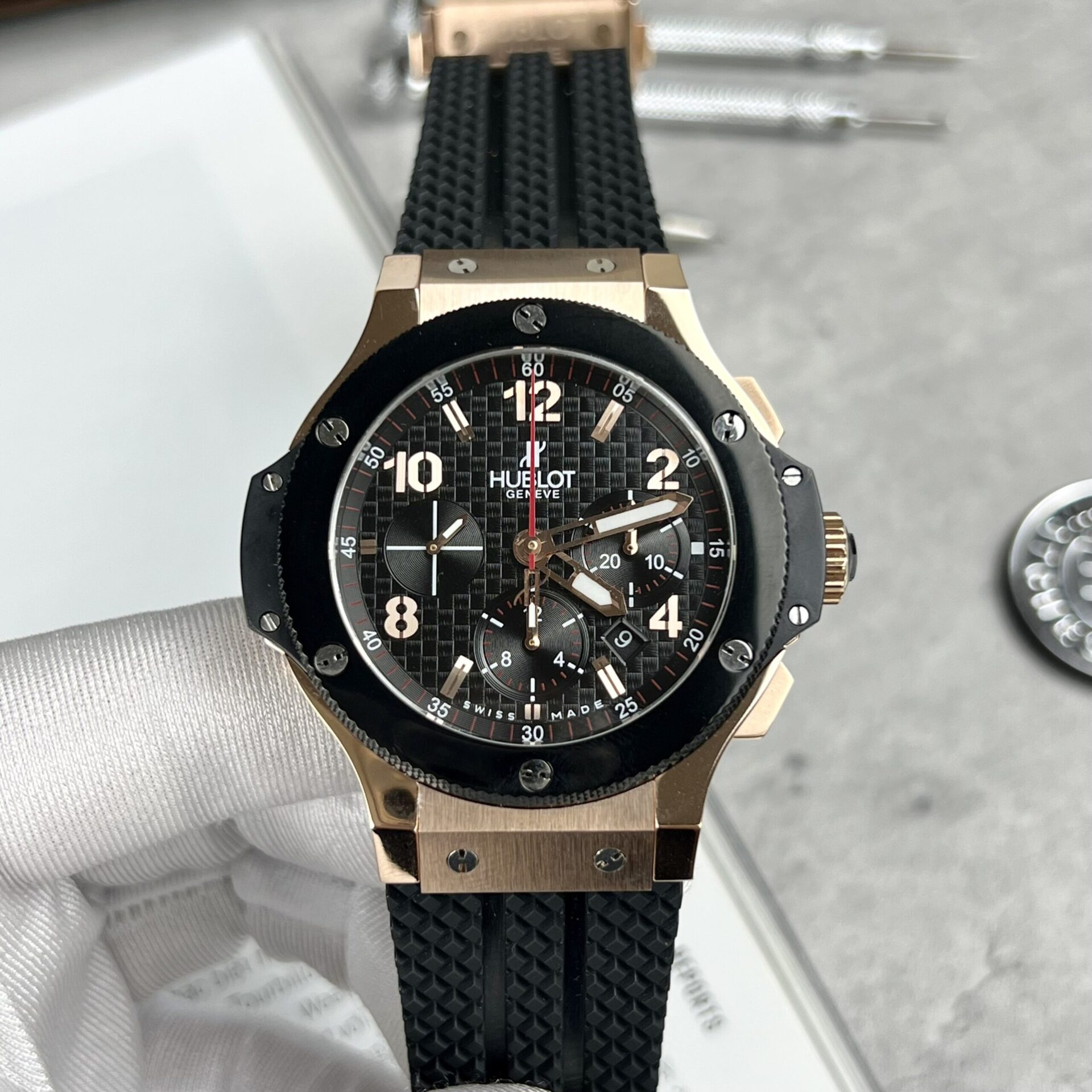 Hublot Fake Watch Big Bang King Gold Black Dial Rubber Strap 44mm - Elite Watch Atelier
