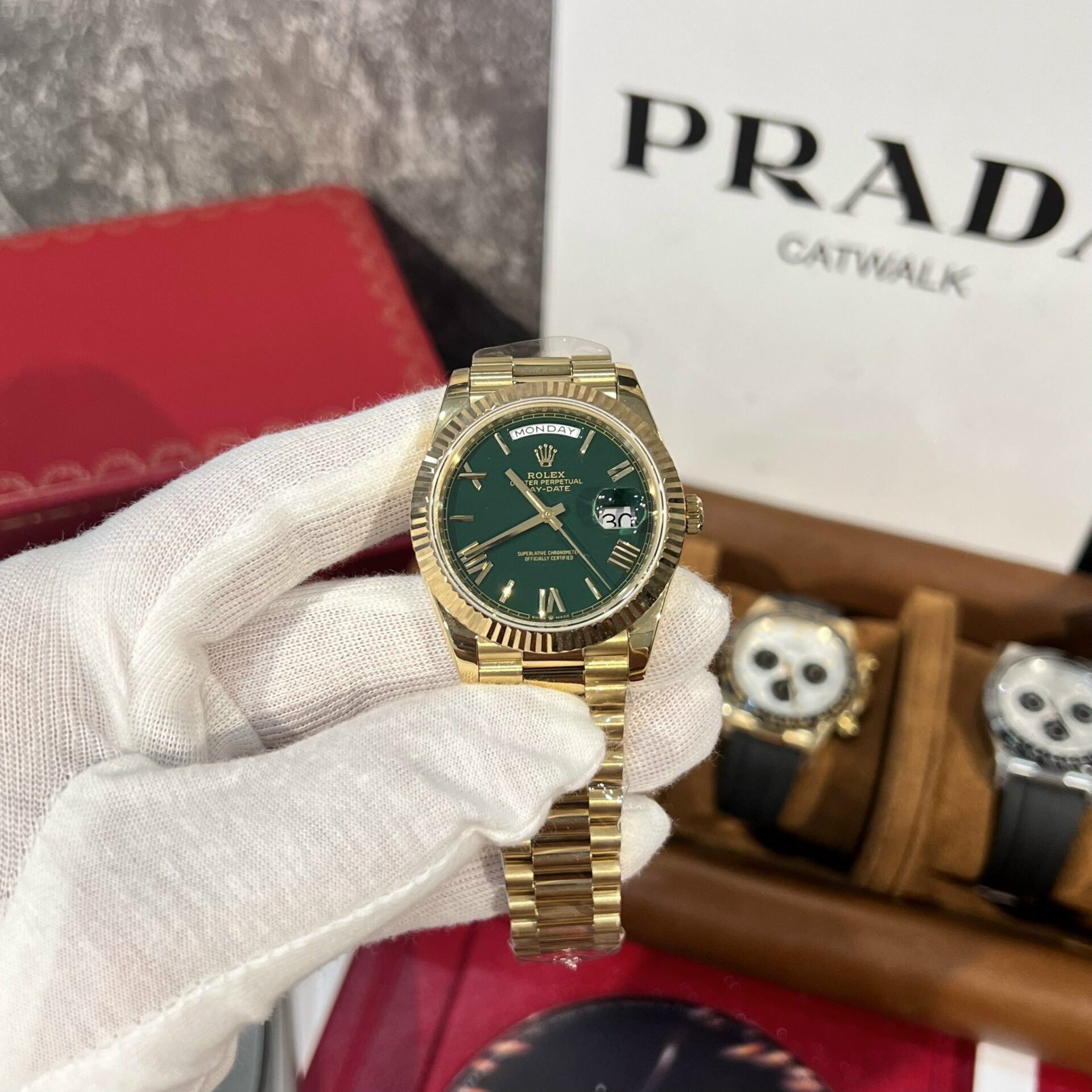 Rolex Replica 1:1 Watch Day-Date 228238 Green Dial Yellow Gold GM Factory V2 40mm - Elite Watch Atelier
