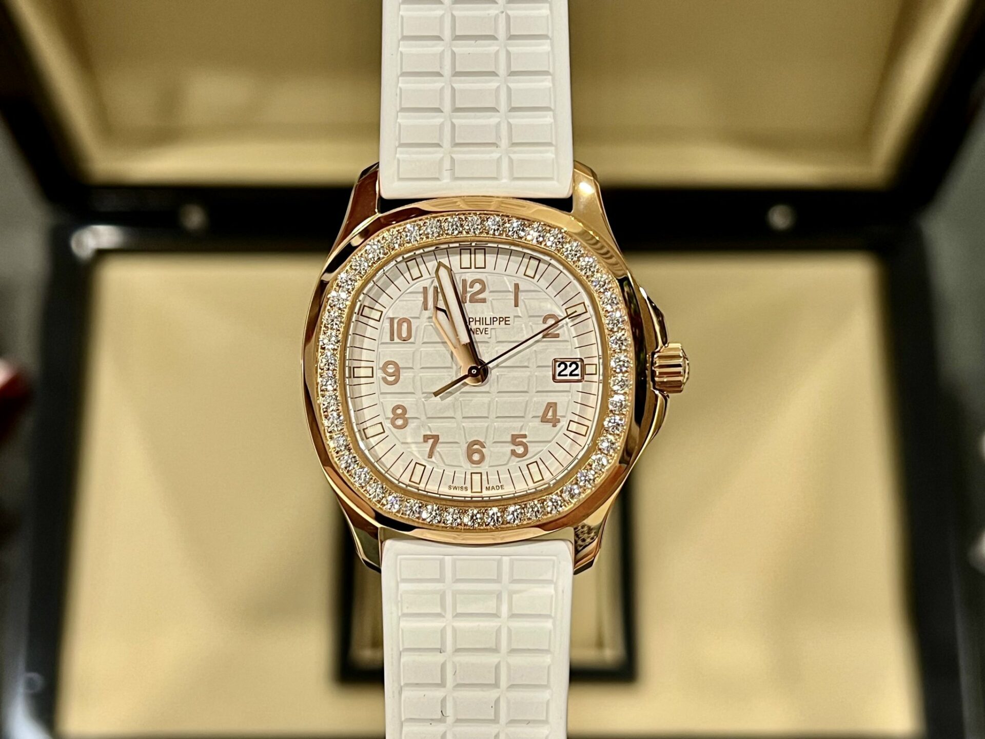 Patek Philippe Aquanaut 5067A Replica Watch White With Stone Bezel 35.6mm - Top club