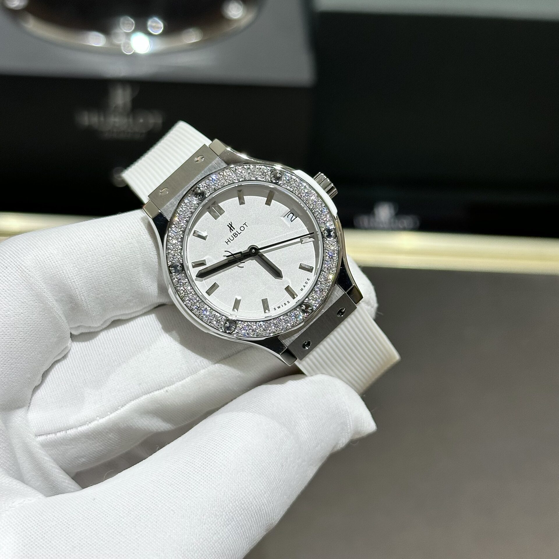 Hublot Classic Fusion Replica Women s Watch White Moissanite Diamond HBF 33mm - Top club