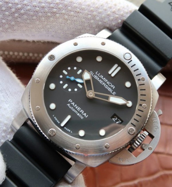 Replica Panerai XF Luminor Submersible PAM682 Rubber Strap P.9010 - Elite Watch Atelier