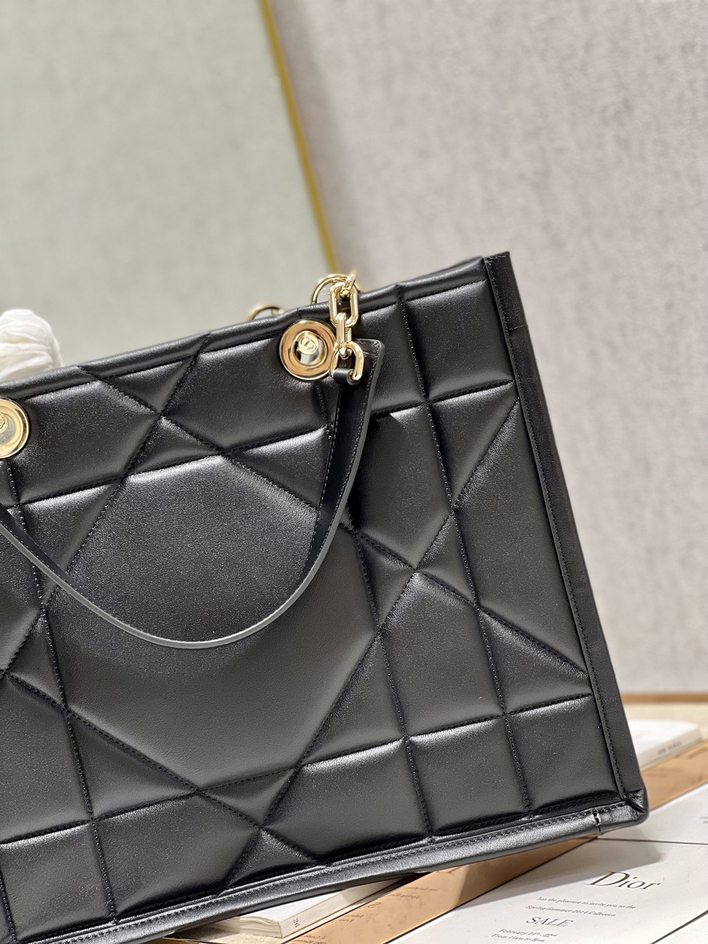 Medium Dior Essential Tote Bag Black For Women 14.7in/37cm M8721OZVJ_M9001:1High-quality replica