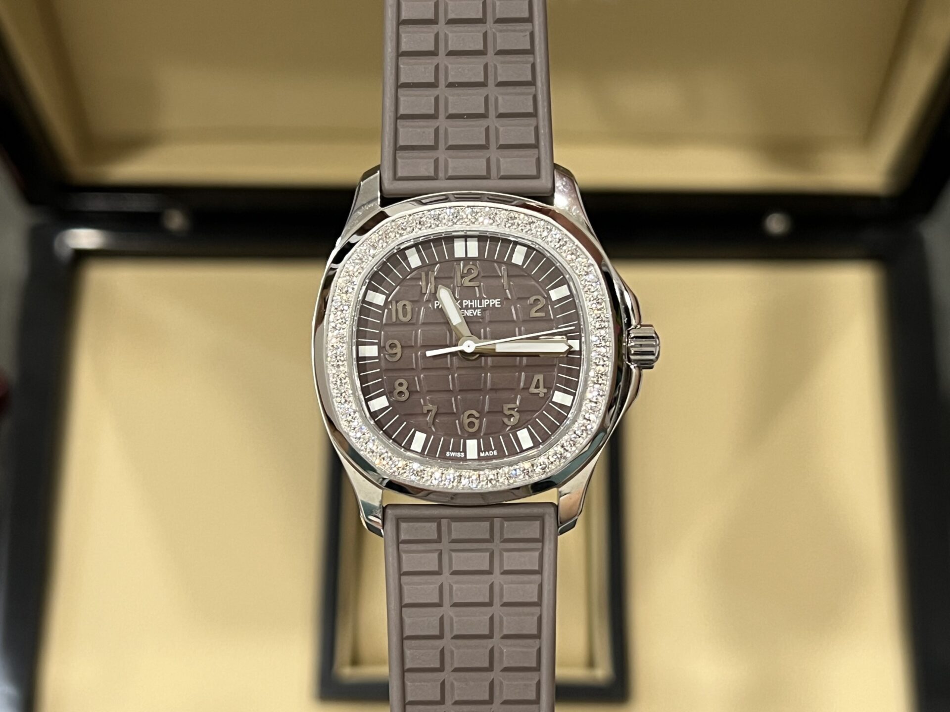 Patek Philippe Aquanaut 5067A Best Replica Watch Grey With Stone Bezel 35.6mm - Top club