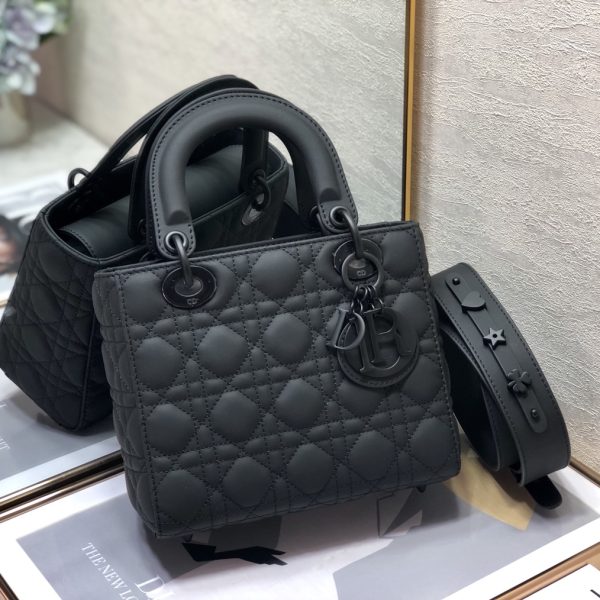 CHANEL COCO HADNLE