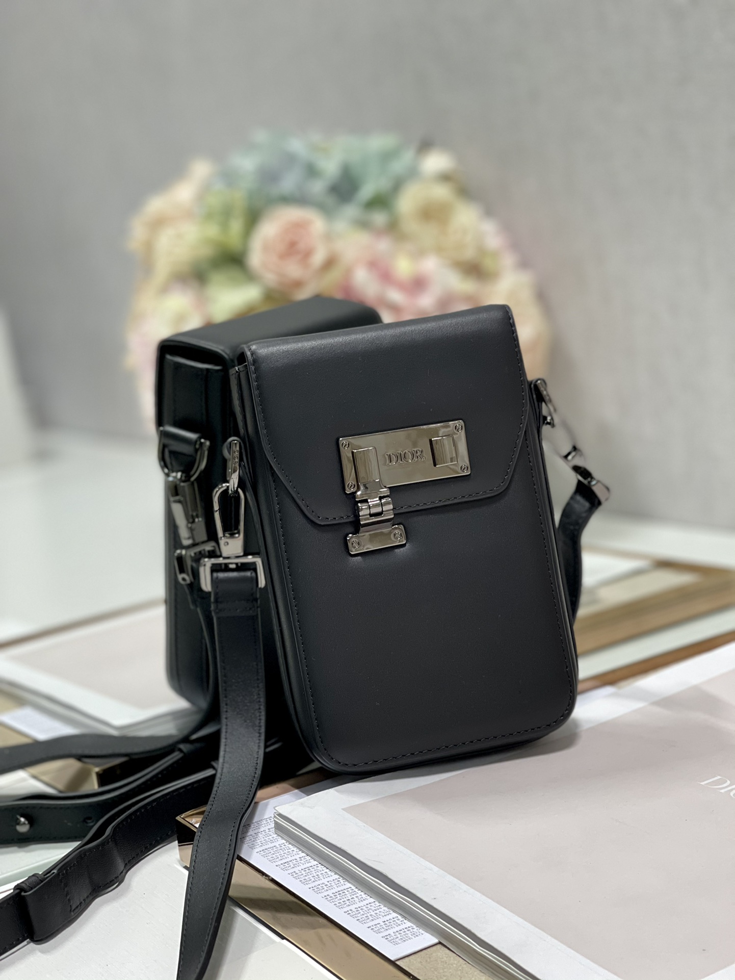 Saddle Vertical Pouch With Strap Beige/Black For Women 8.5in/22cm 2ADCA446YKS_H27E1:1High-quality replica