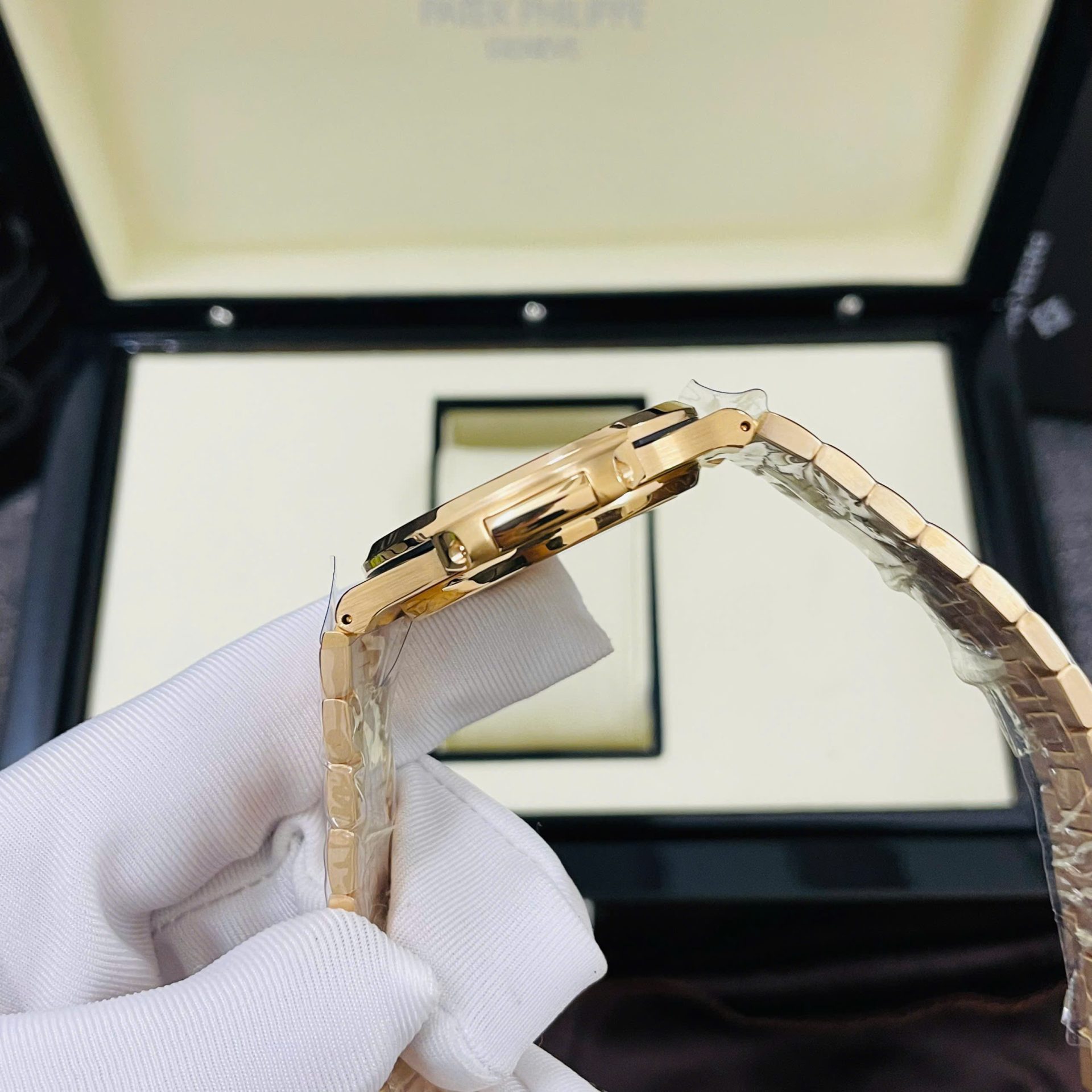 Patek Philippe Nautilus 5723 Copies Watch 18K Gold Wrapped + Synthetic Ruby 40mm - Top club