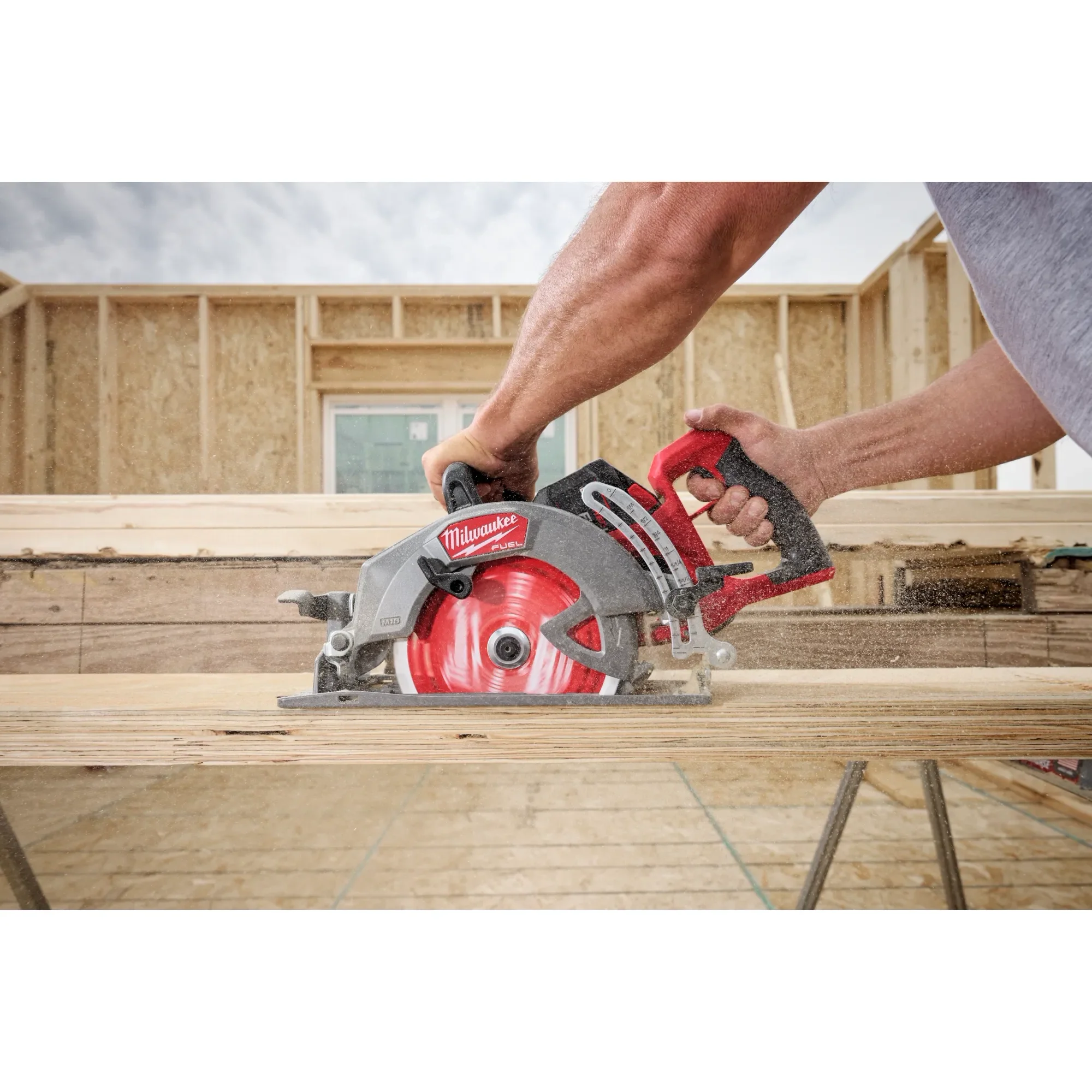 Milwaukee 2930-20 M18 FUEL™ 7-1/4 in. Rear Handle Circular Saw -Tool Only