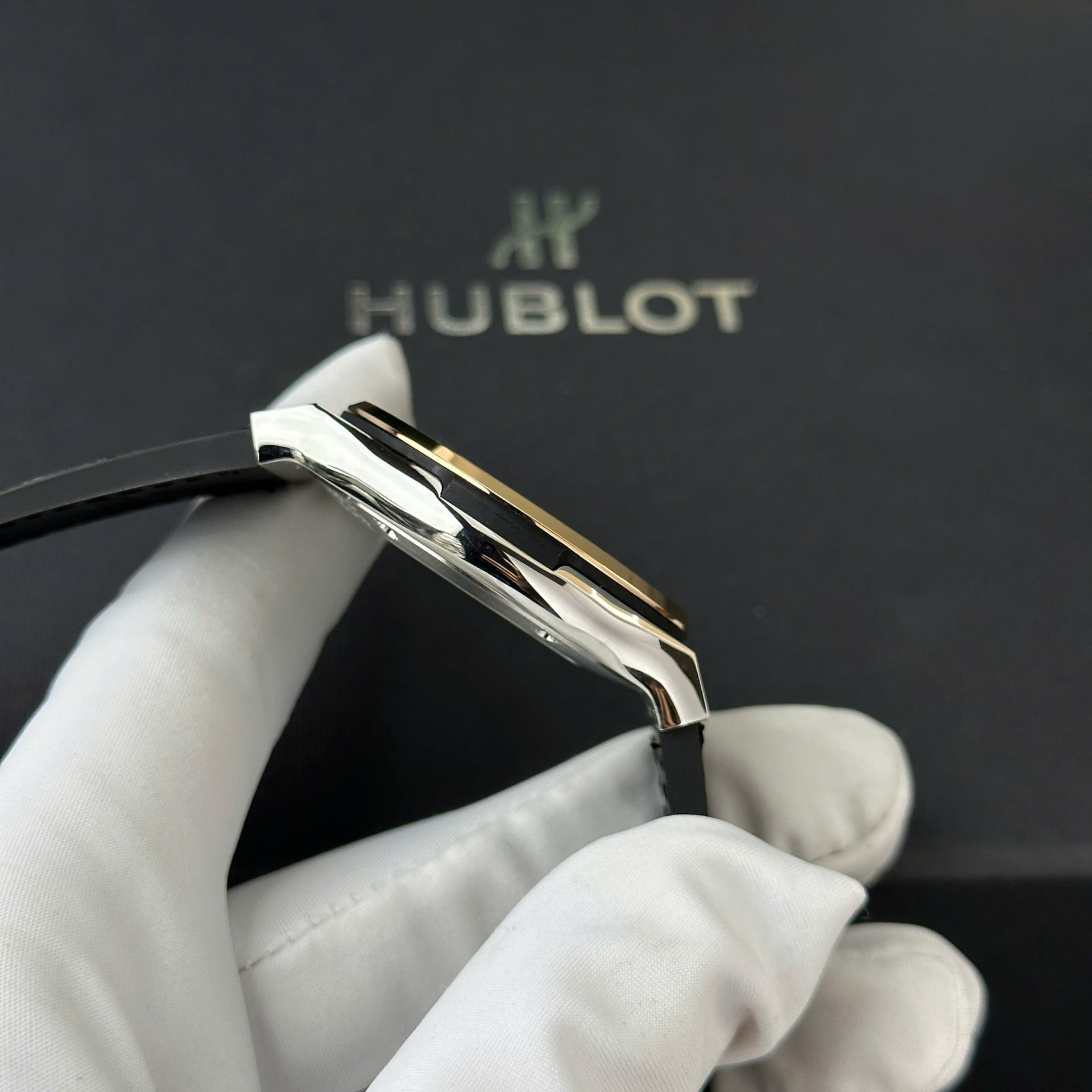Hublot Classic Fusion Replica Watches Black Dial King Gold Bezel 42mm - Top club