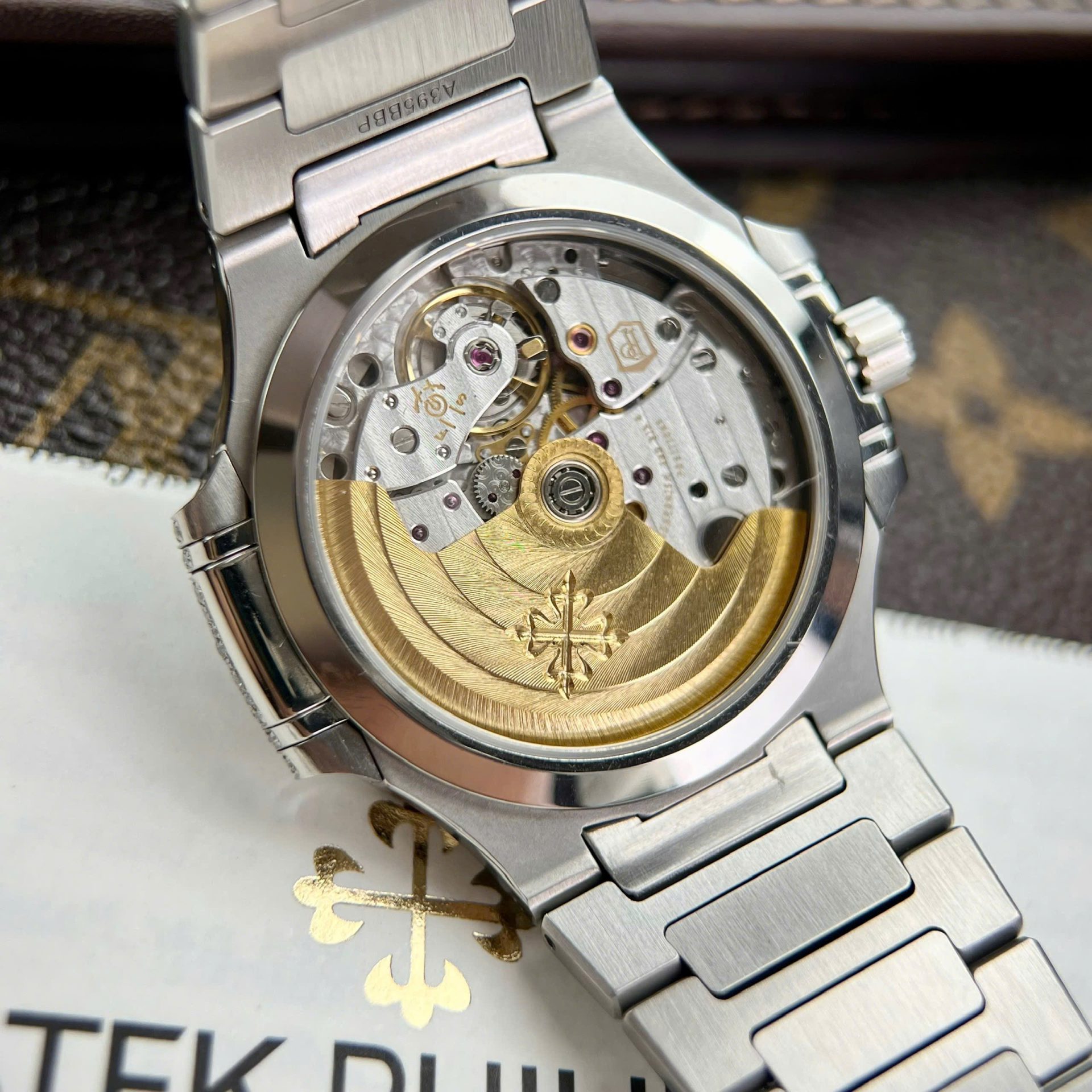Patek Philippe Nautilus 7118 Best Copies Watch Diamonds Moissanite Hong Kong 35.2mm - Top club