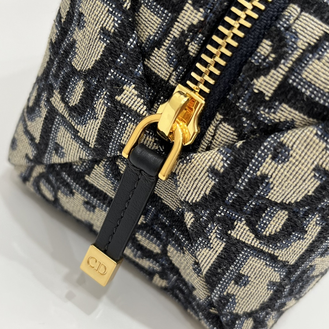 30 Montaigne Venus Pouch Beige For Women 8.5in/21cm S2146UTZQ_M9281:1High-quality replica