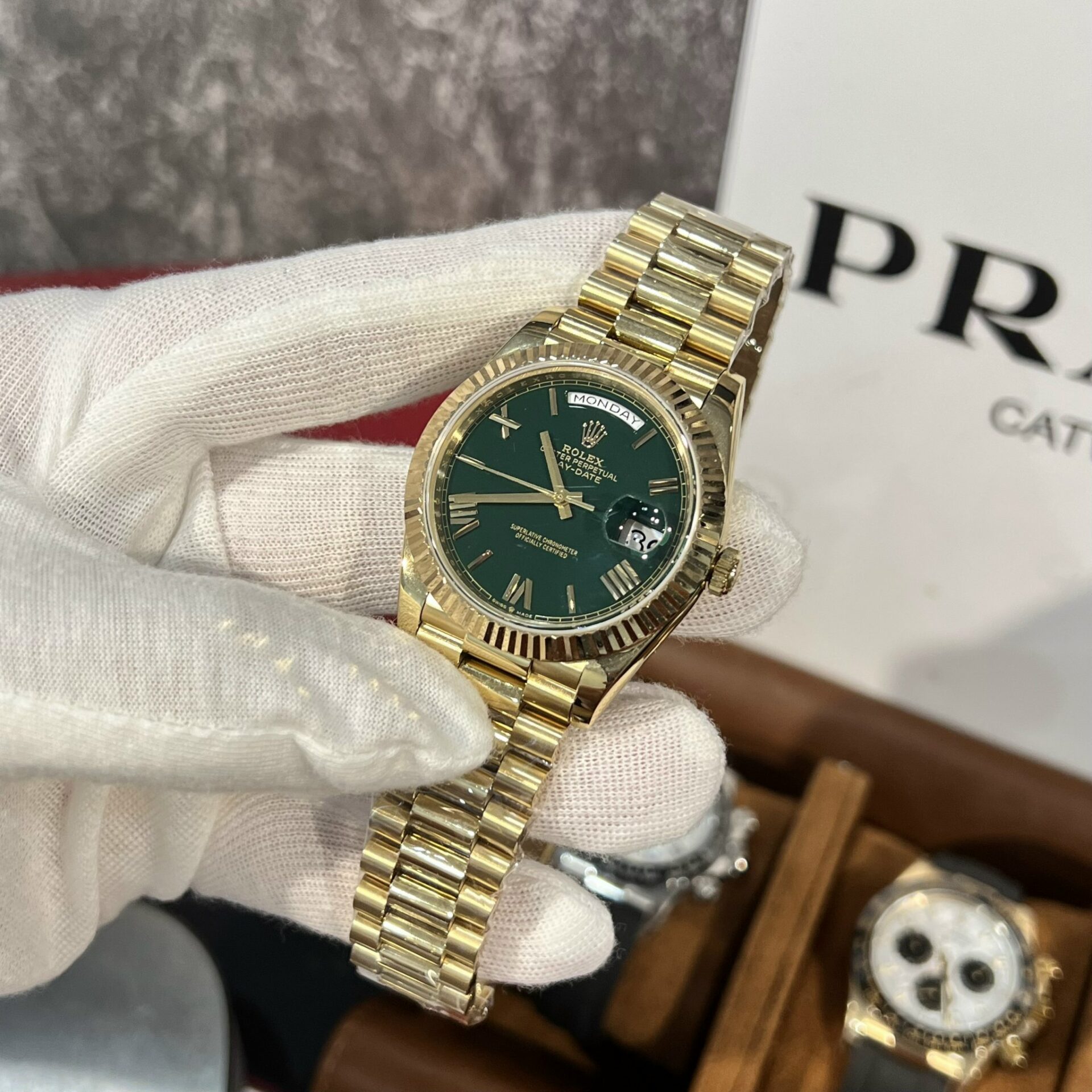 Rolex Replica 1:1 Watch Day-Date 228238 Green Dial Yellow Gold GM Factory V2 40mm - Elite Watch Atelier