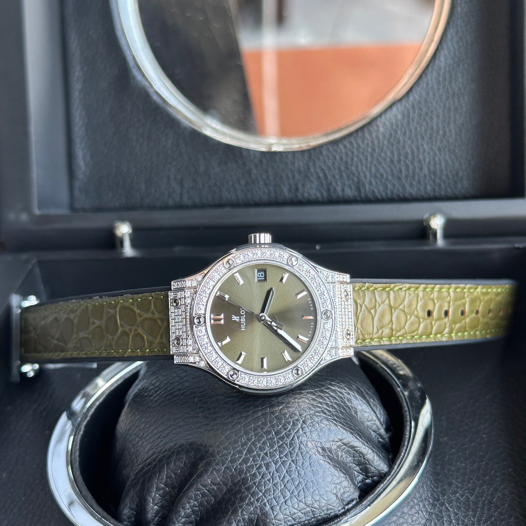 Hublot Replica 1:1 Watch Classic Fusion With Full Diamonds Women s Green 33mm - Elite Watch Atelier