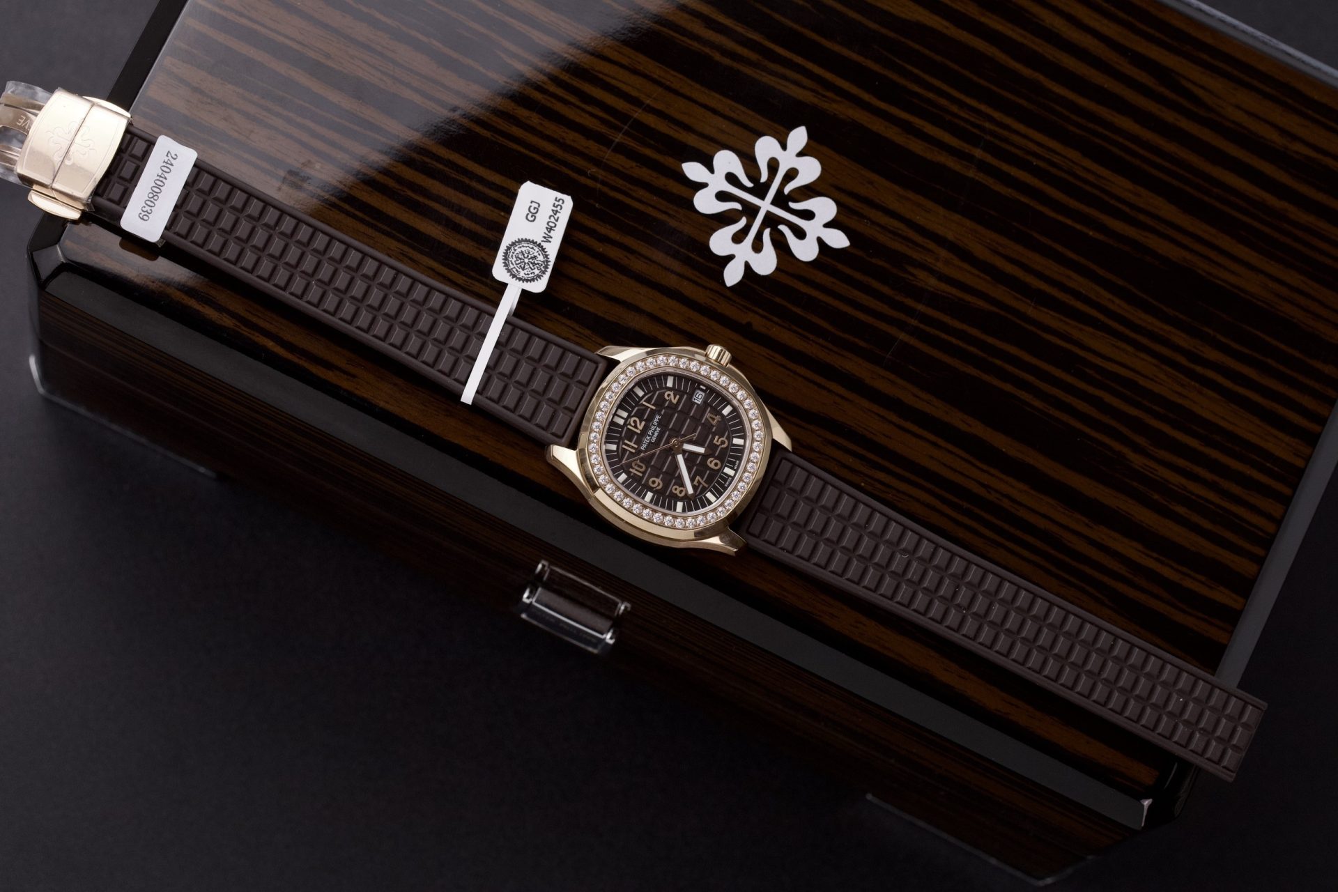 Patek Philippe Replica 1:1 Watch Aquanaut 5067 Mechanical Movement Moissanite Diamond Bezel 35.6mm - Elite Watch Atelier